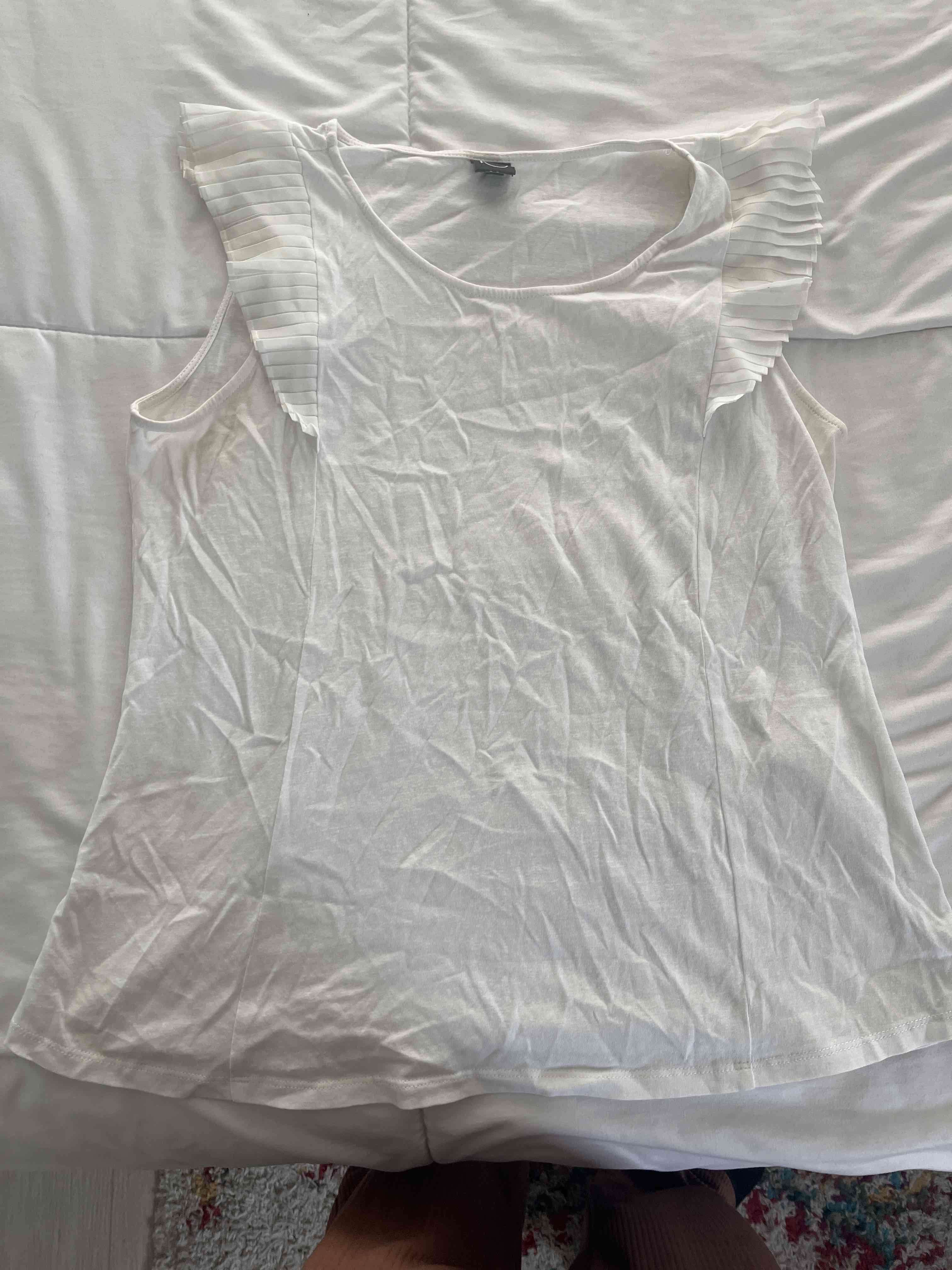 Blusa blanca con volantes