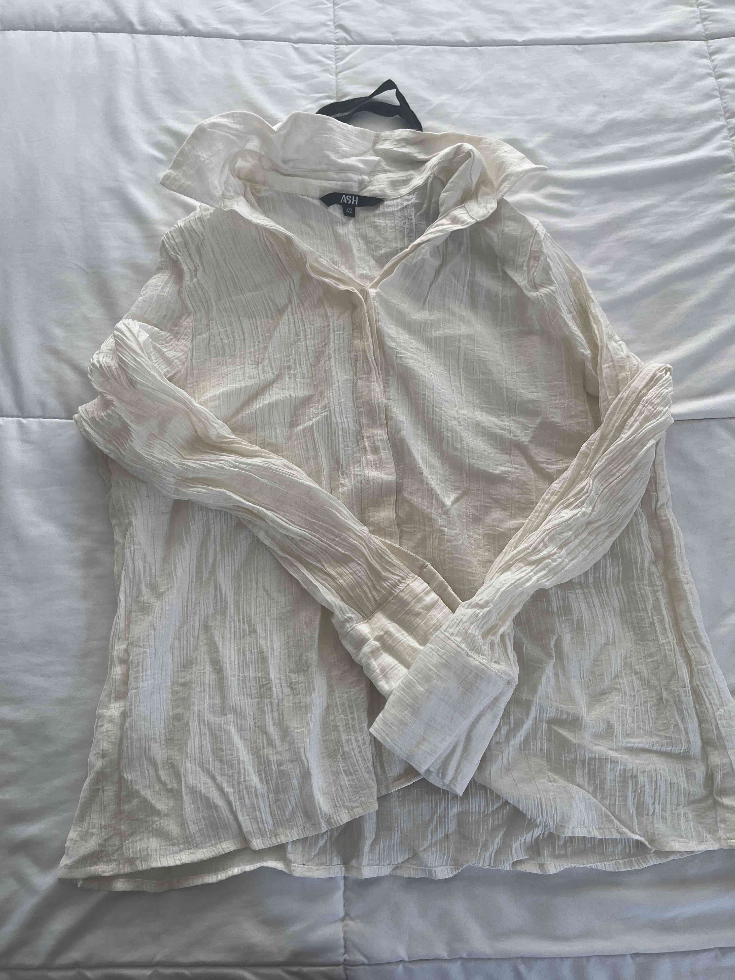 Blusa blanca de gasa con cuello