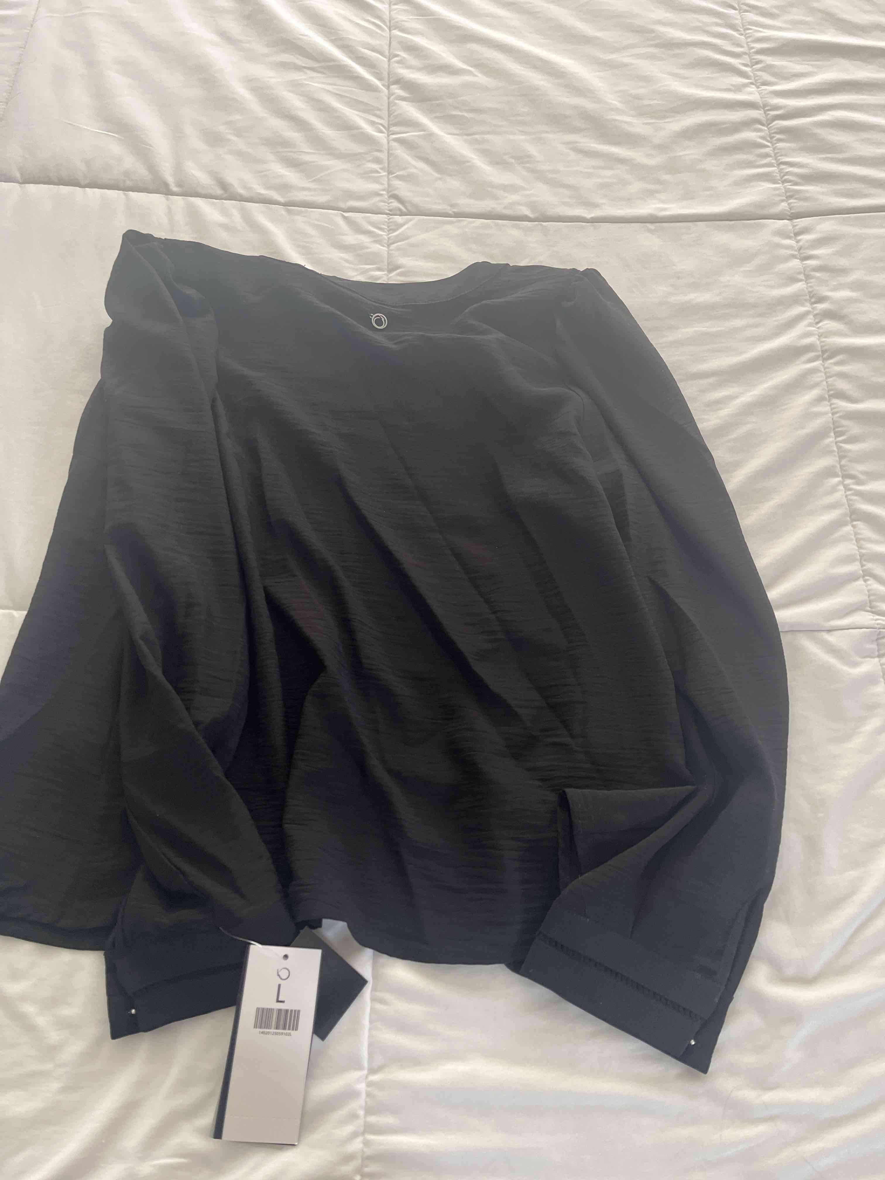 Blusa negra nueva - miniatura 2