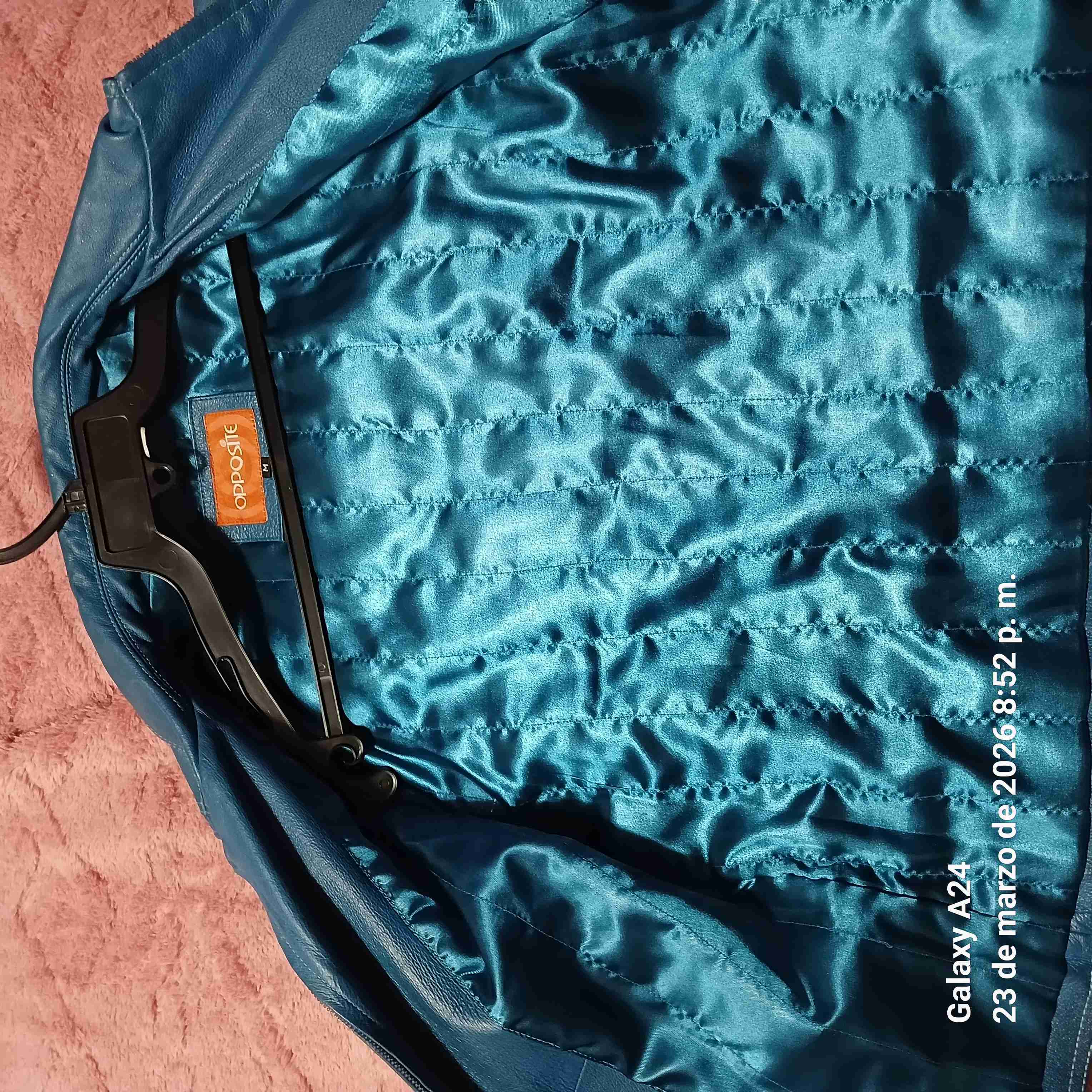 Chaqueta azul de cuero - miniatura 2