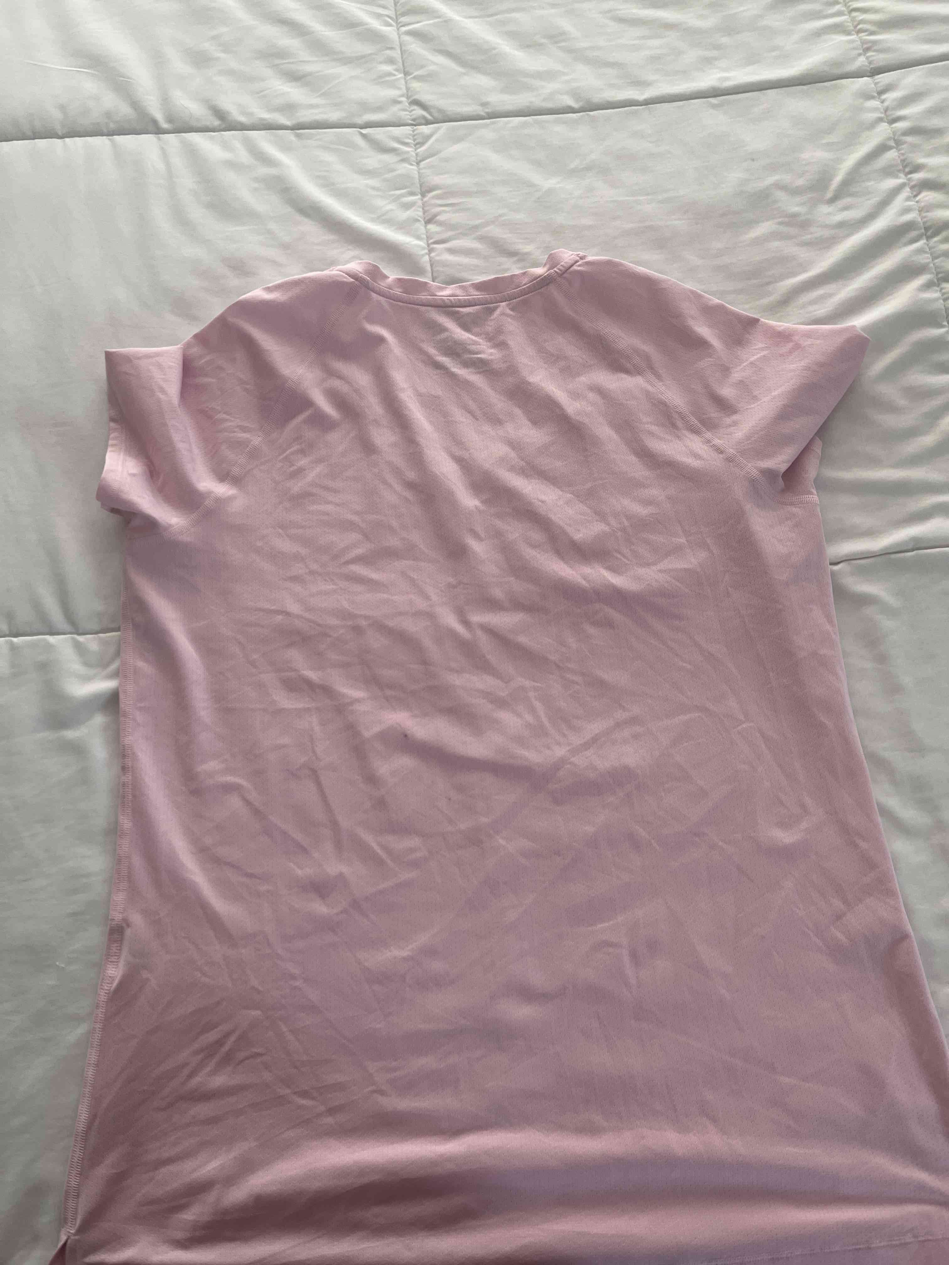 Polera deportiva rosa Under Armour - miniatura 2