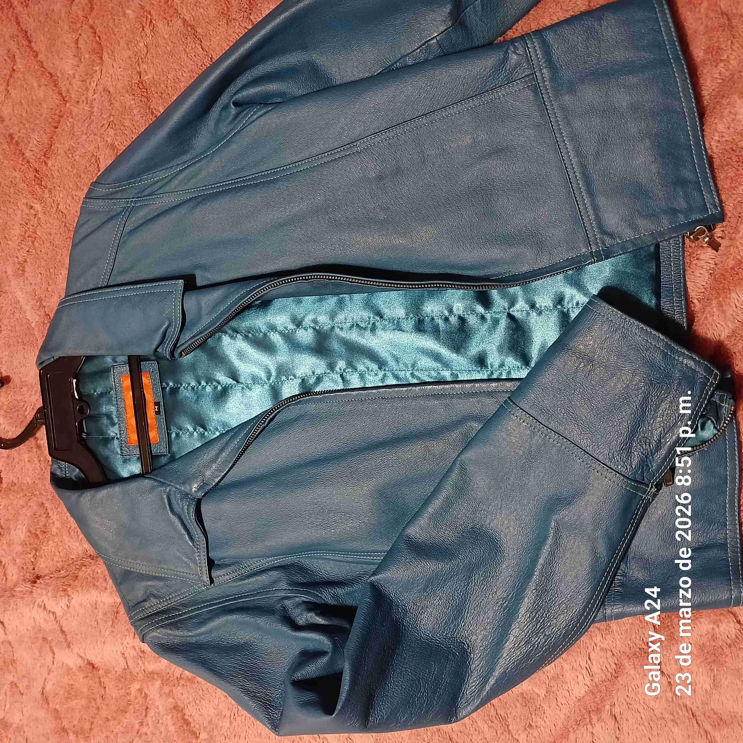 Chaqueta azul de cuero - miniatura 6