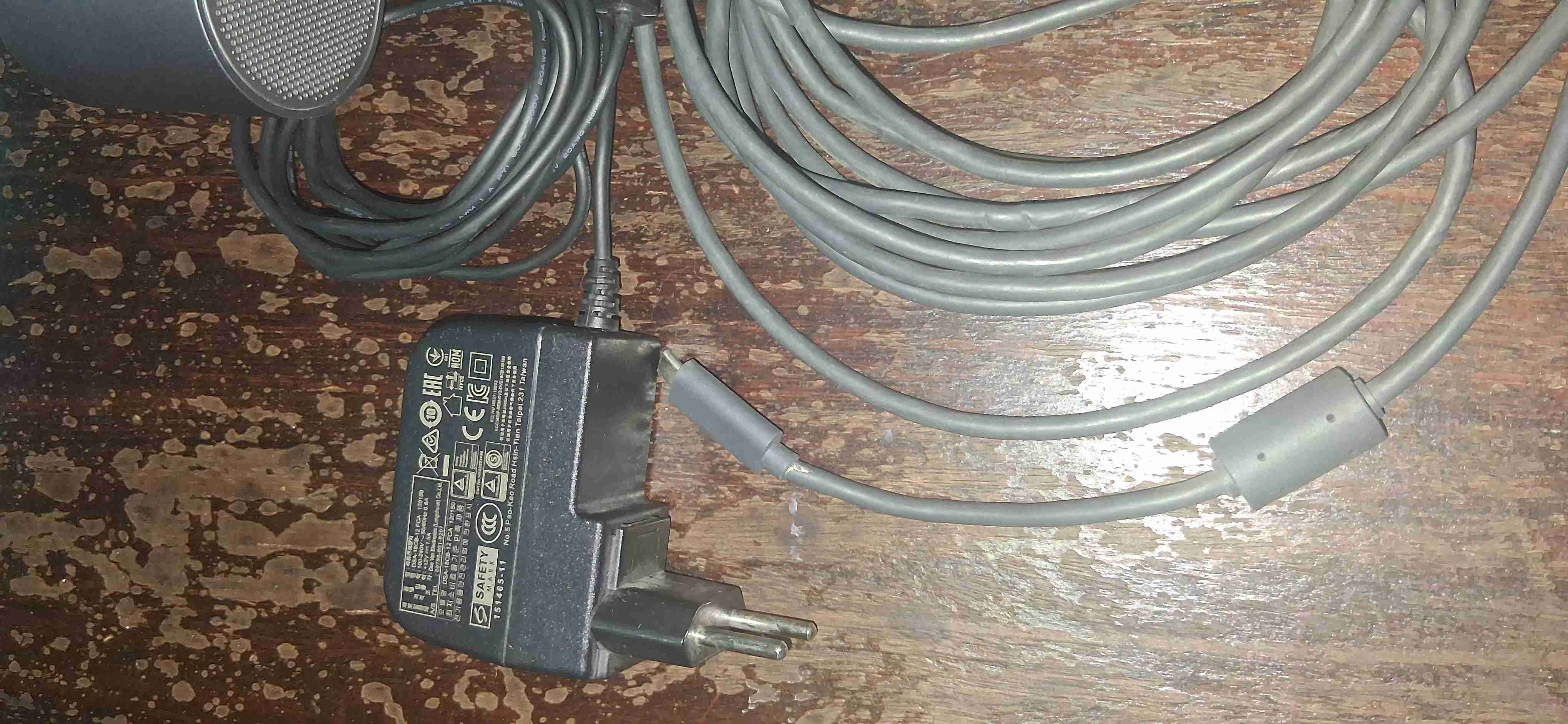 Parlante Logitech negro compacto - miniatura 3