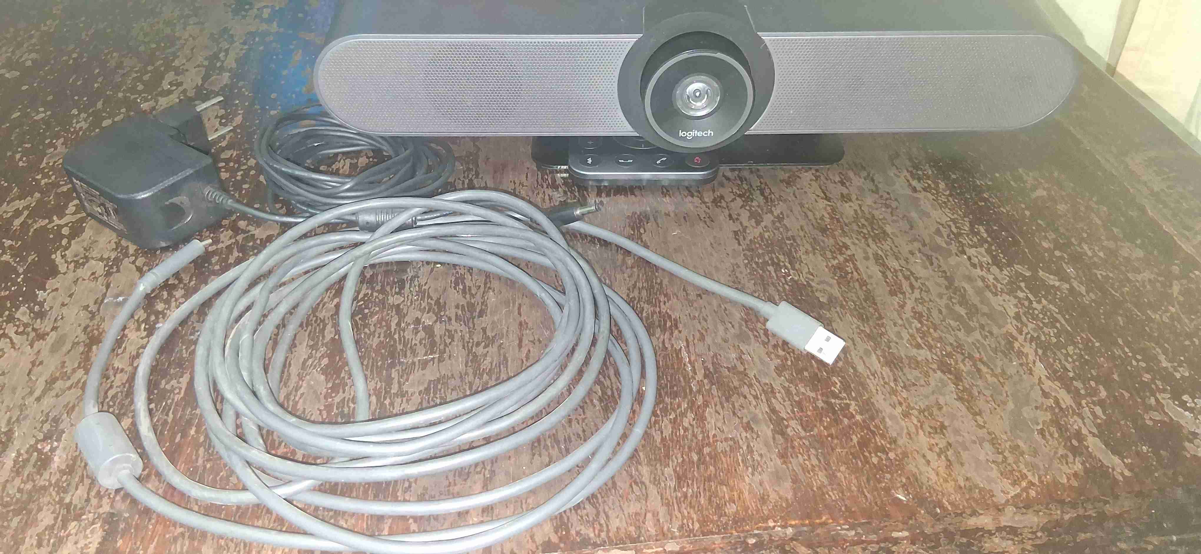 Parlante Logitech negro compacto - miniatura 4