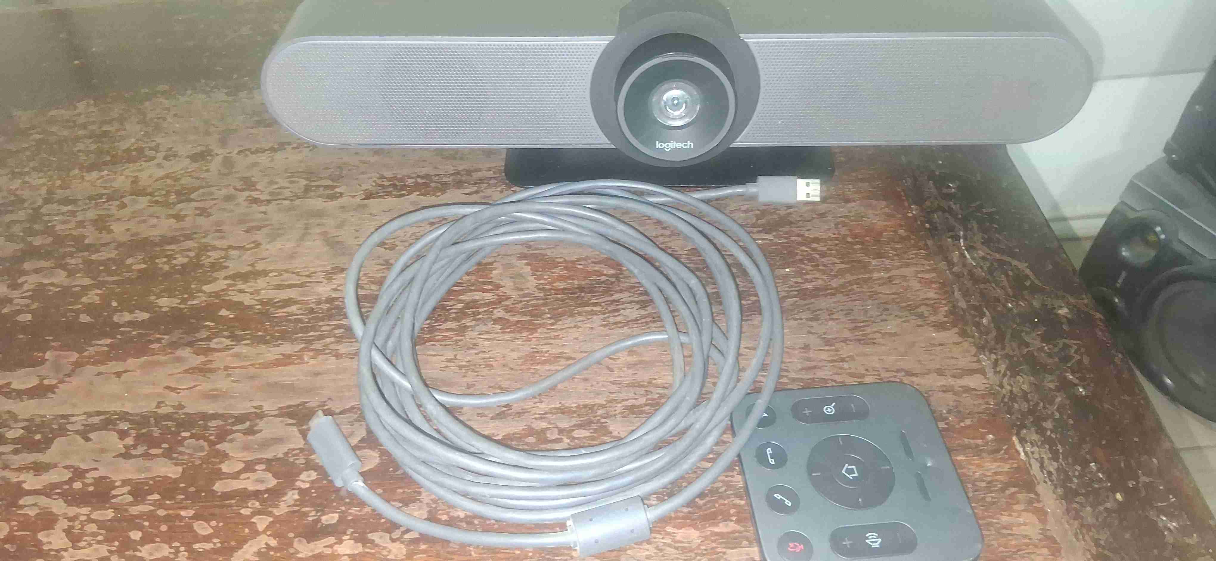 Parlante Logitech negro compacto - miniatura 5