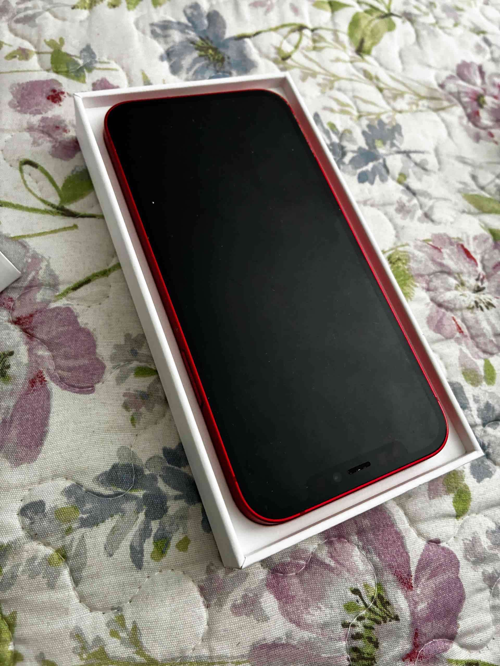 iPhone rojo en buen estado - miniatura 2