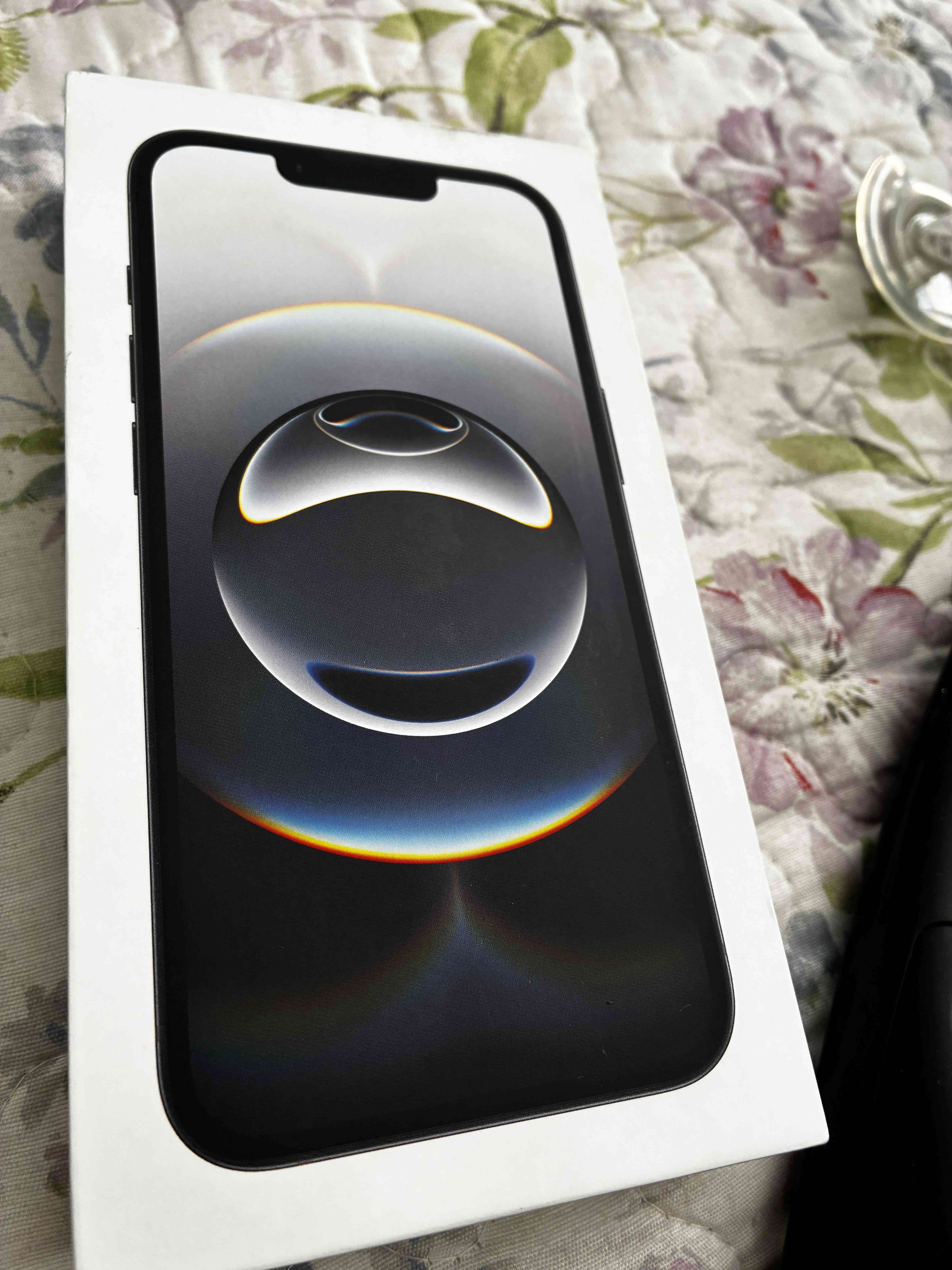 iPhone rojo en buen estado - miniatura 3