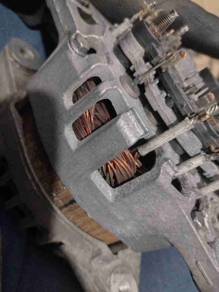 Alternador de auto usado - miniatura 1