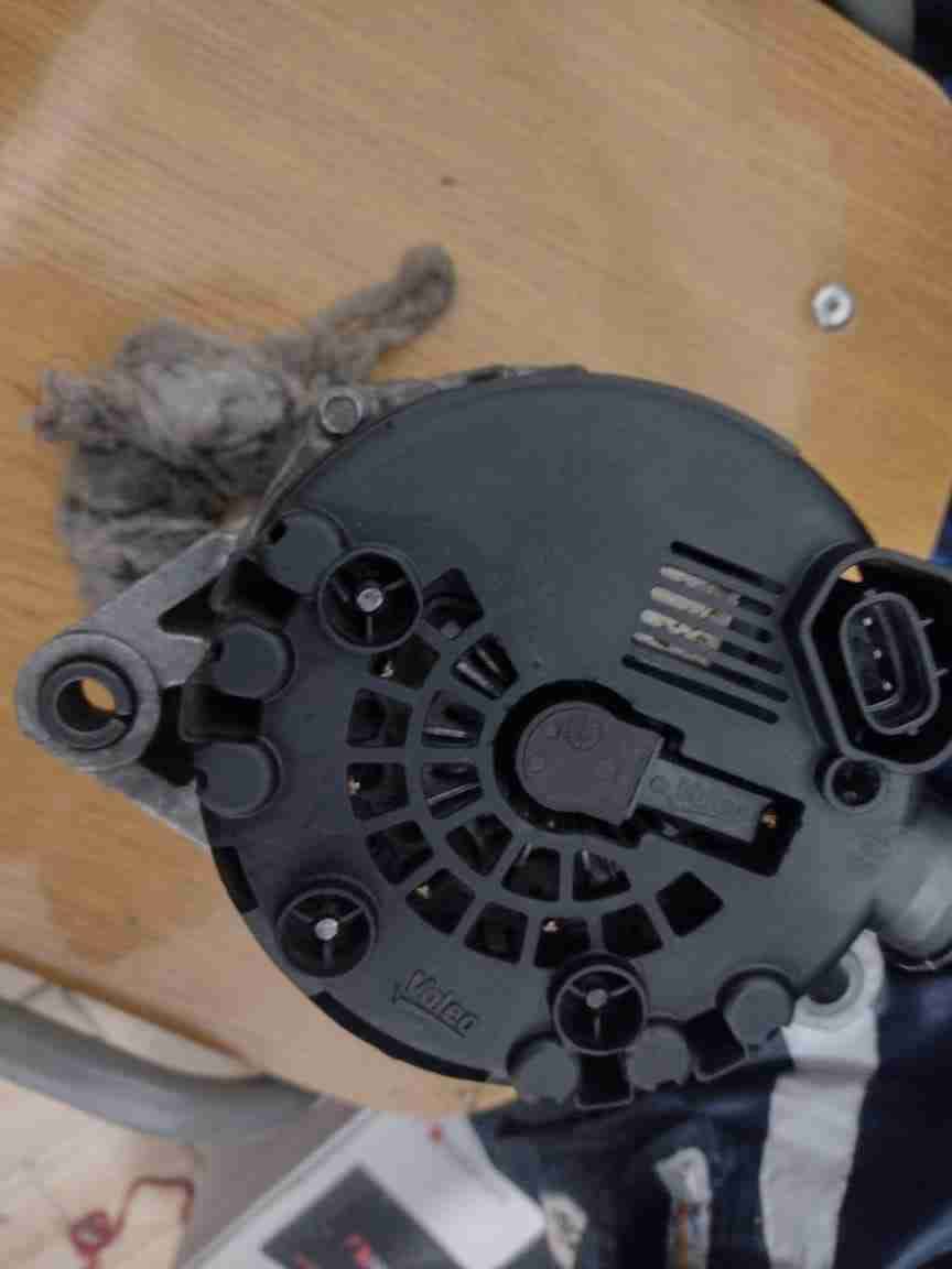 Alternador de auto usado - miniatura 4