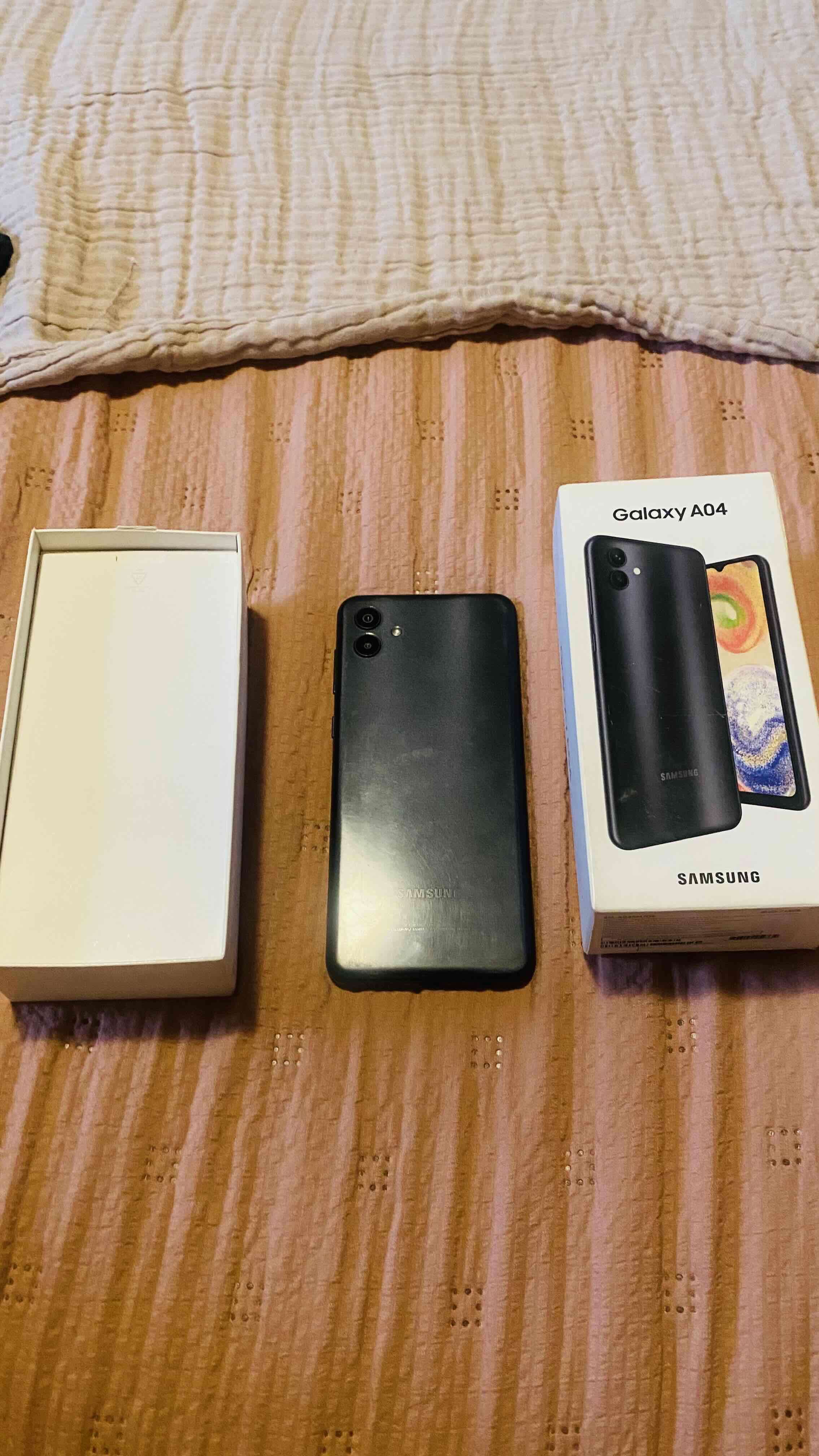 Samsung Galaxy A04 negro usado - miniatura 2