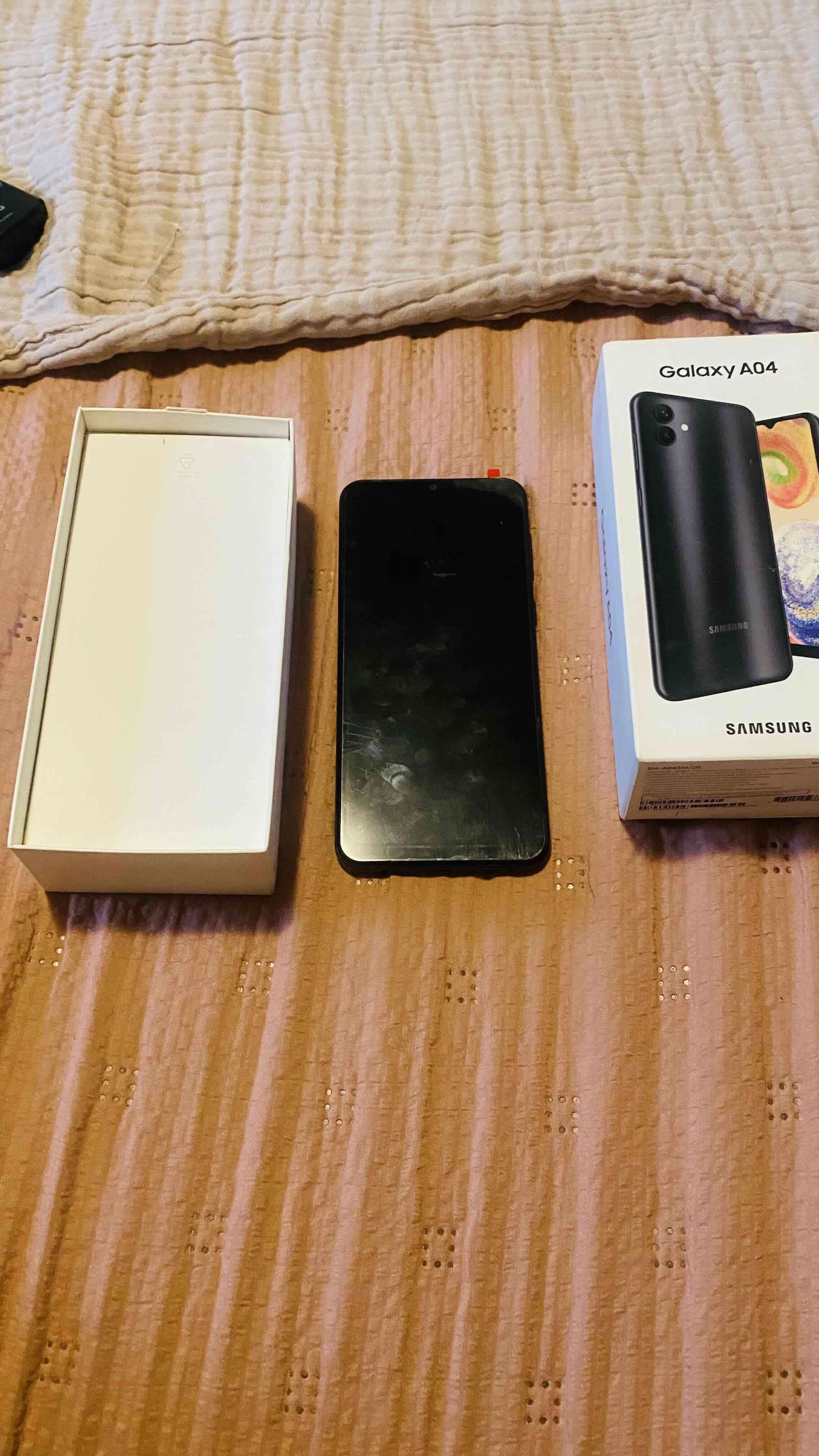 Samsung Galaxy A04 negro usado - miniatura 4