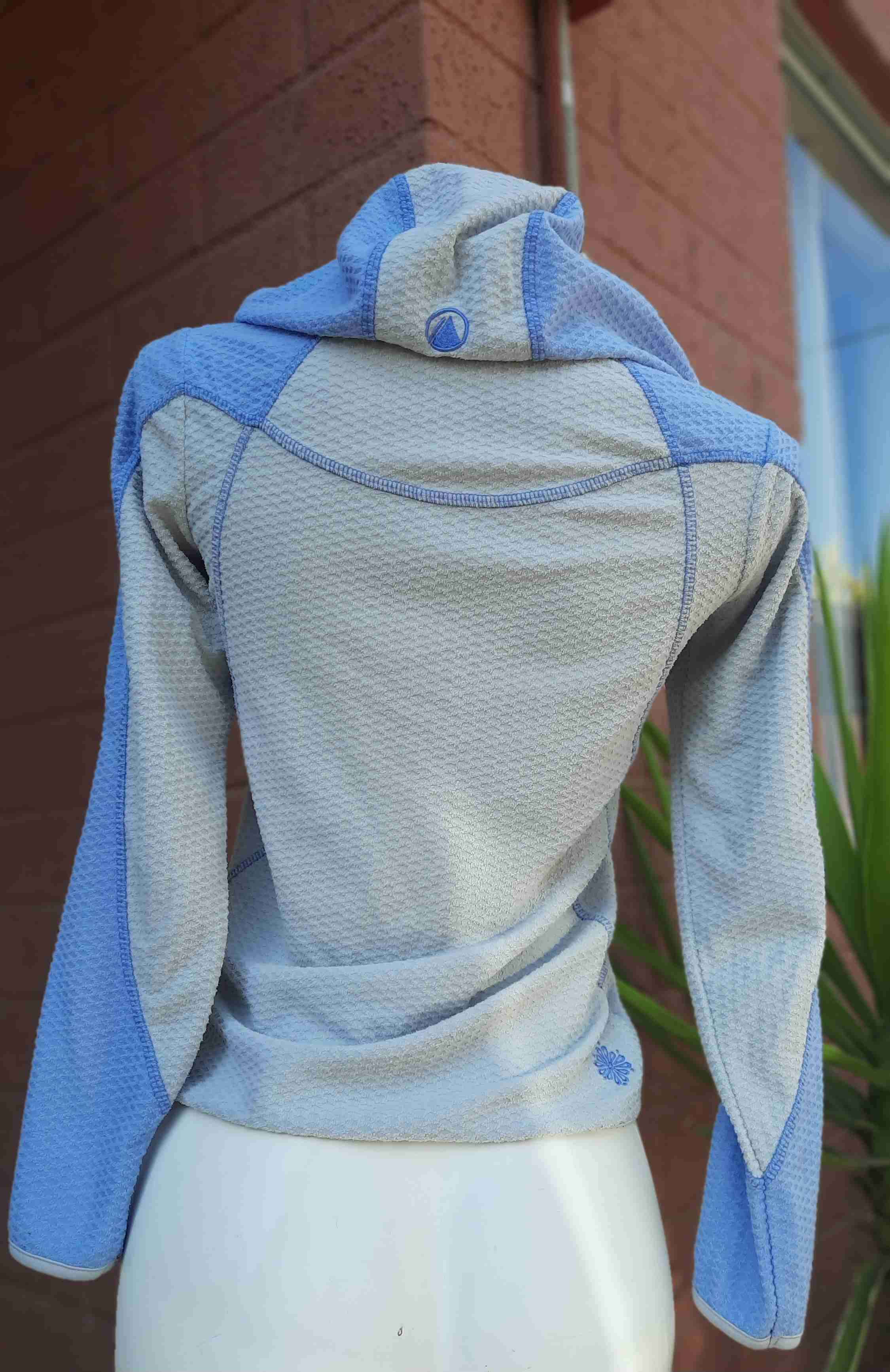 Polerón deportivo gris y azul - miniatura 3