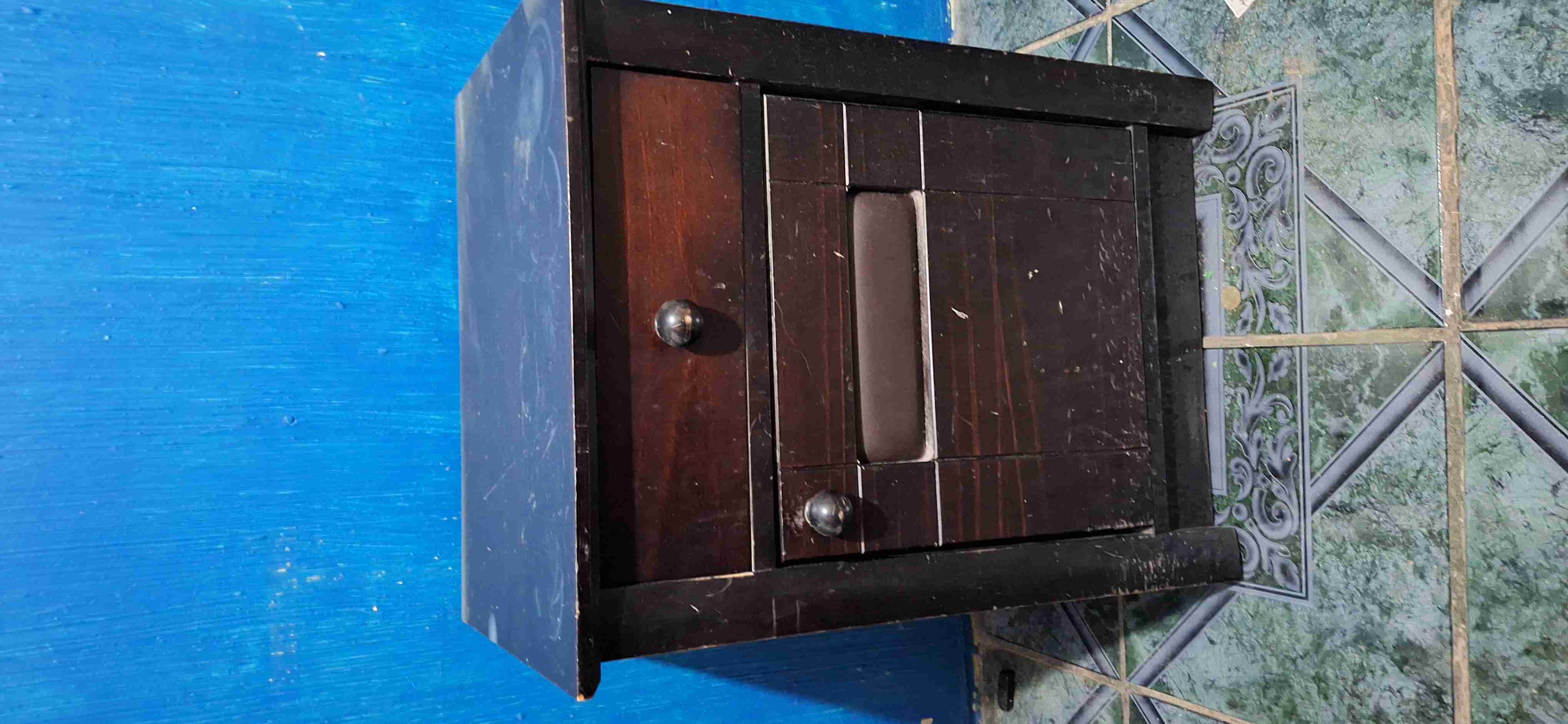 Velador de madera oscuro - miniatura 1