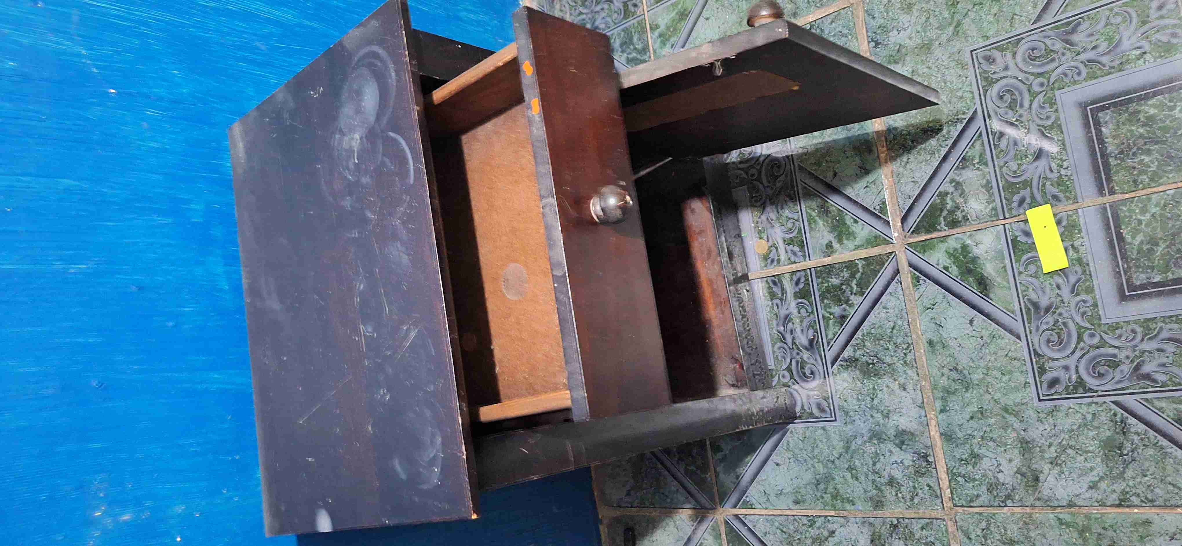 Velador de madera oscuro - miniatura 2