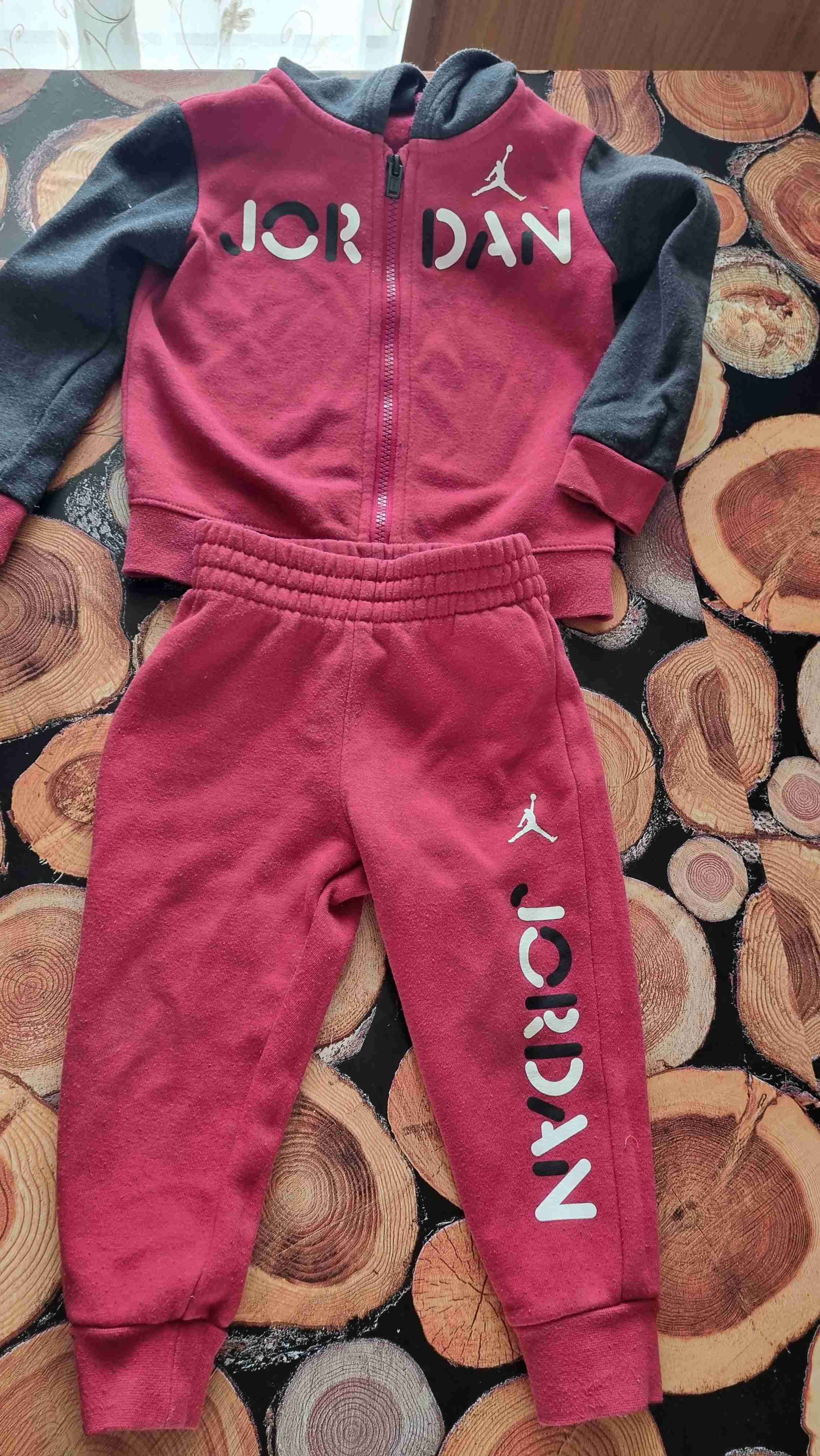 Conjunto deportivo Jordan rojo y negro - miniatura 2