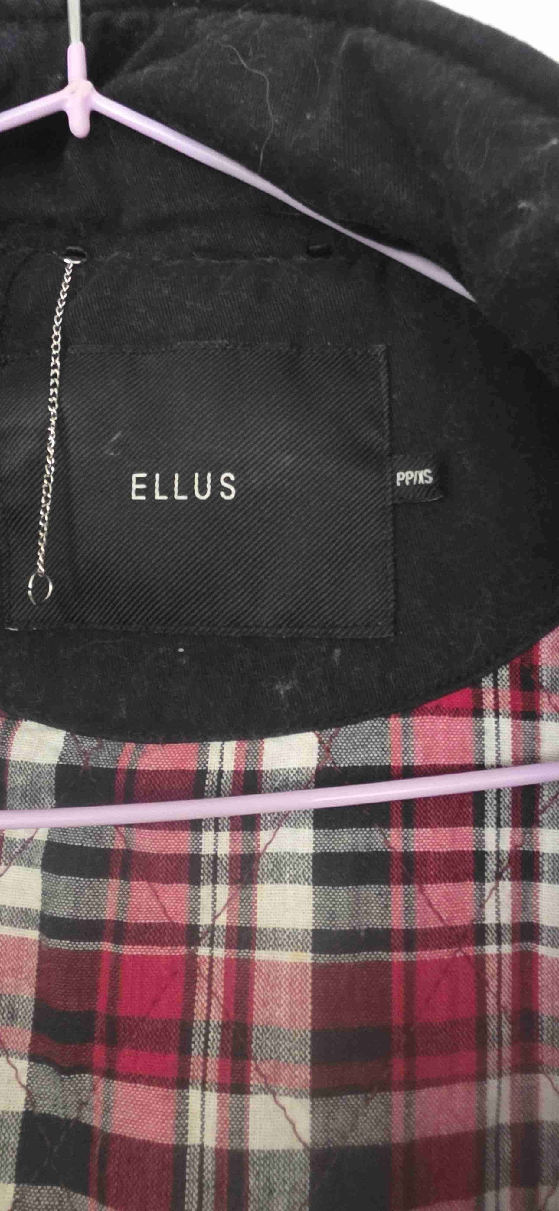 Parka negra con capucha de pelo - miniatura 3