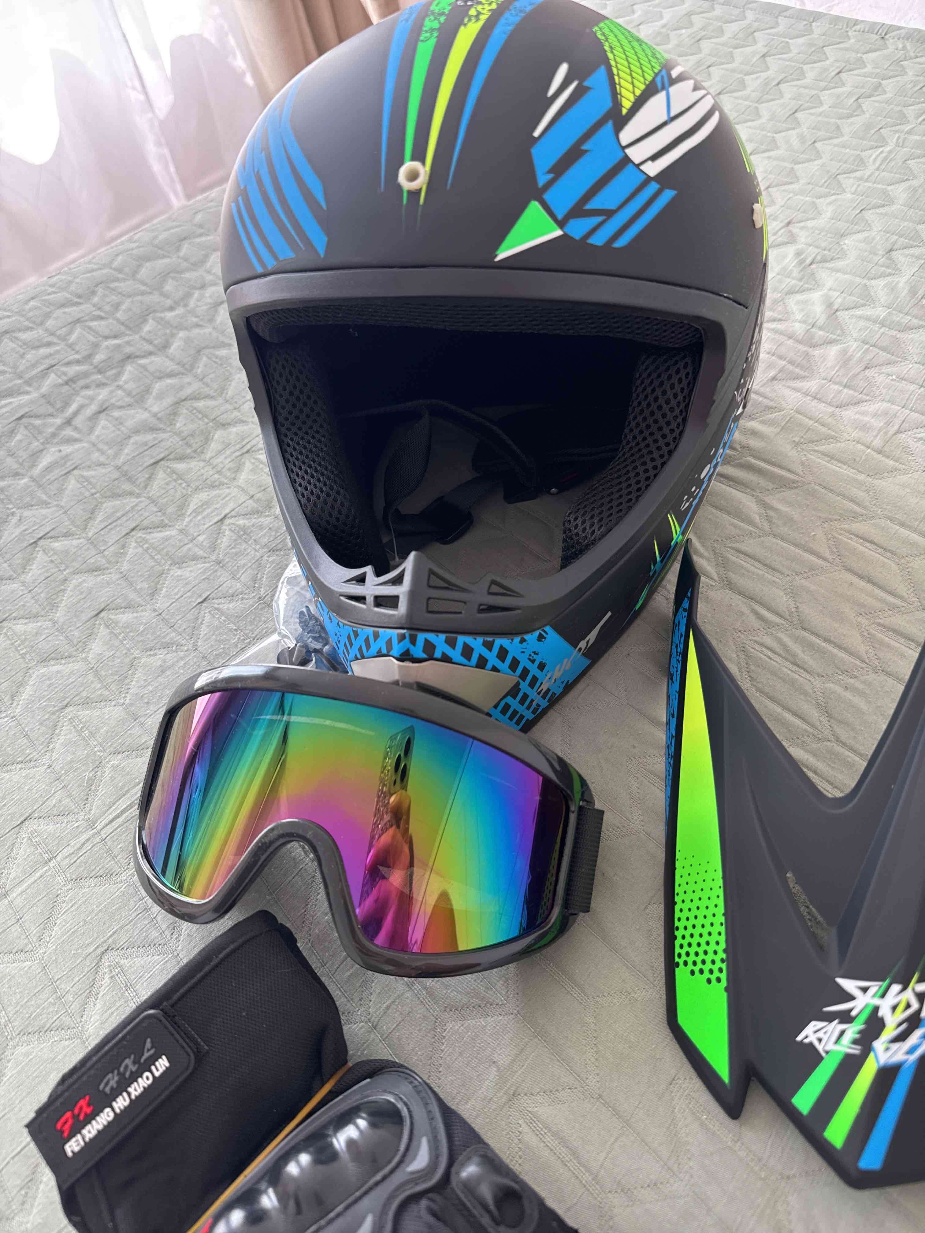 Casco de moto con accesorios - miniatura 2