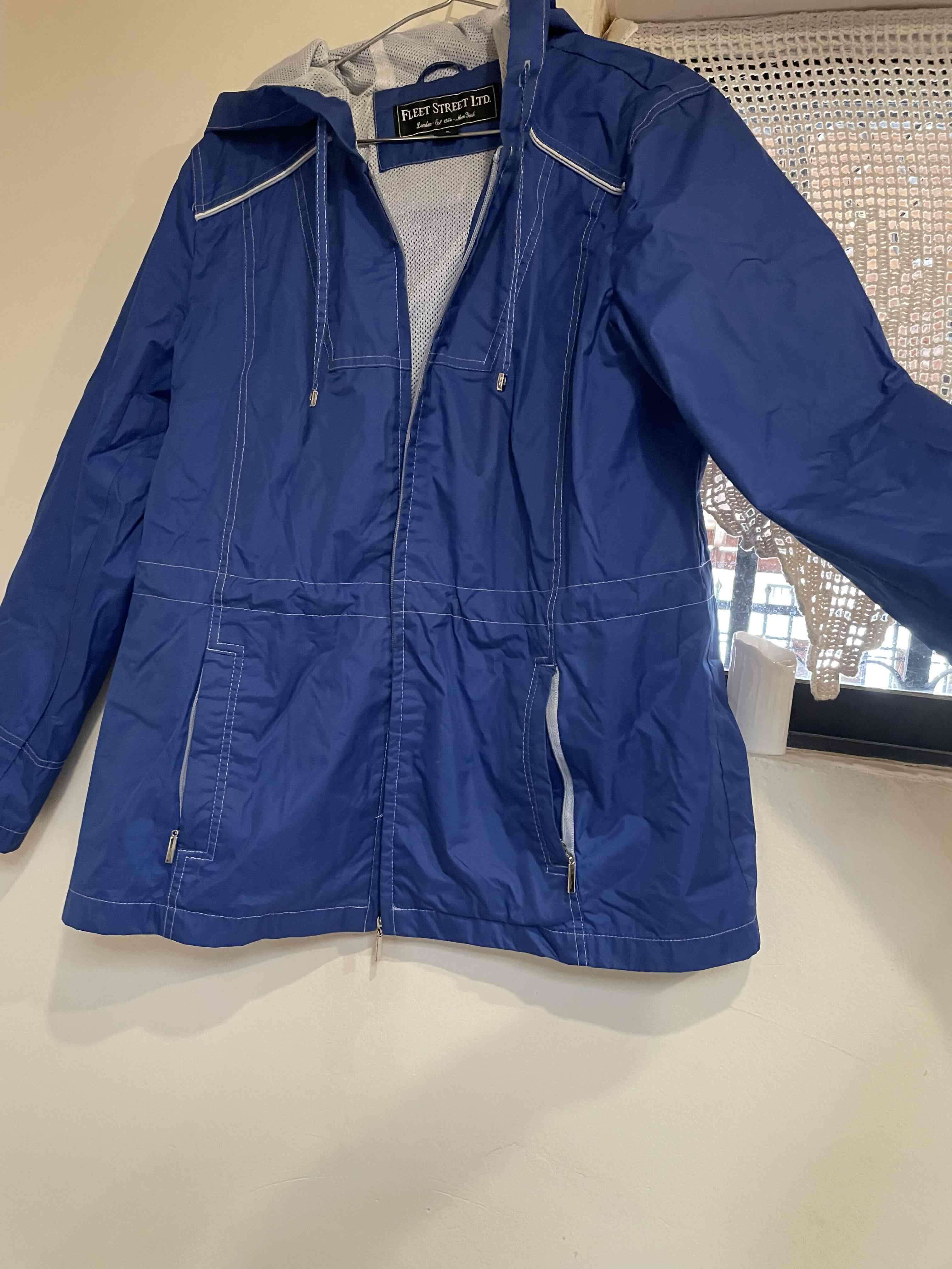Chaqueta azul impermeable - miniatura 4