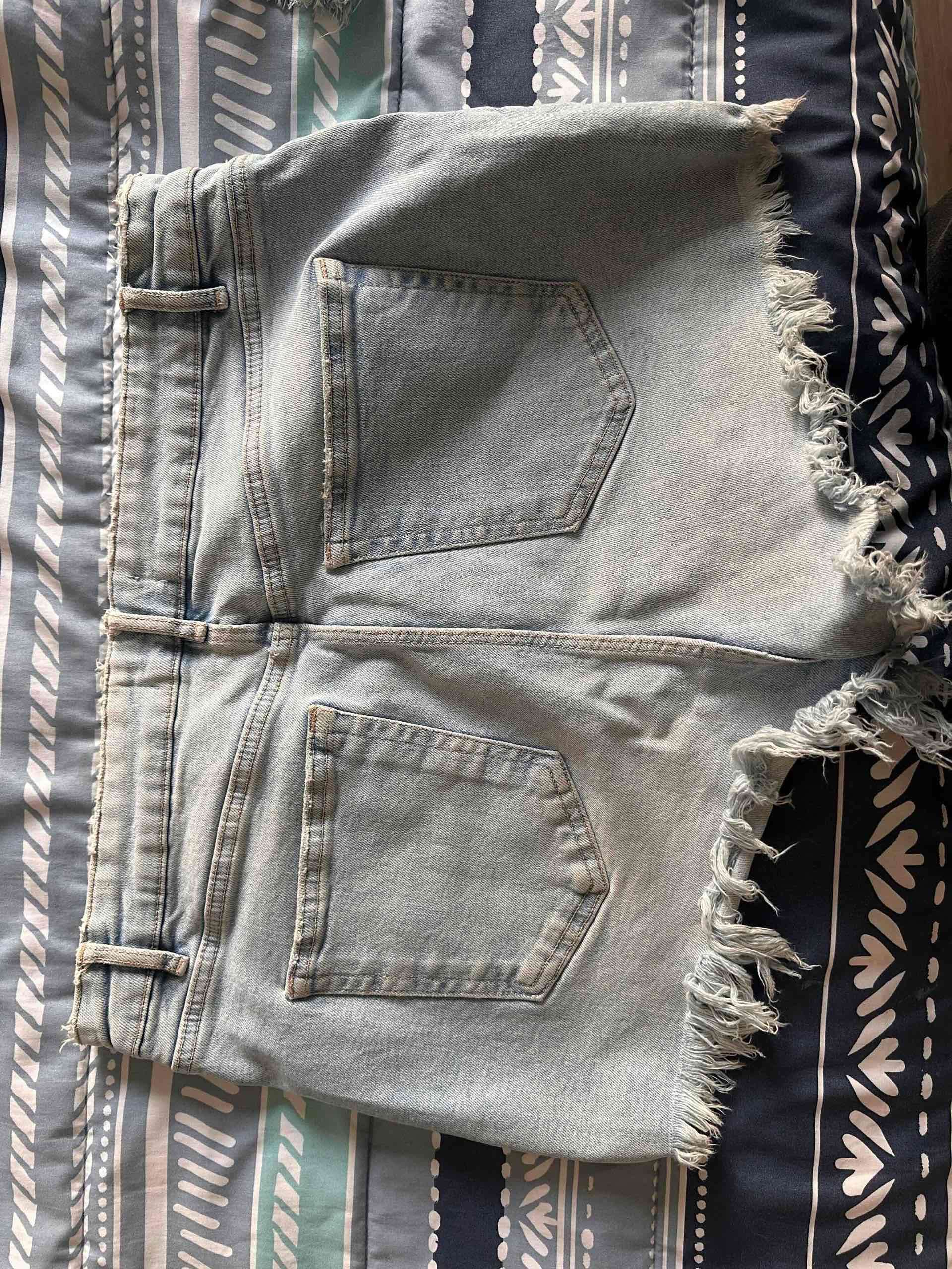 Shorts de mezclilla desgastados Zara - miniatura 2