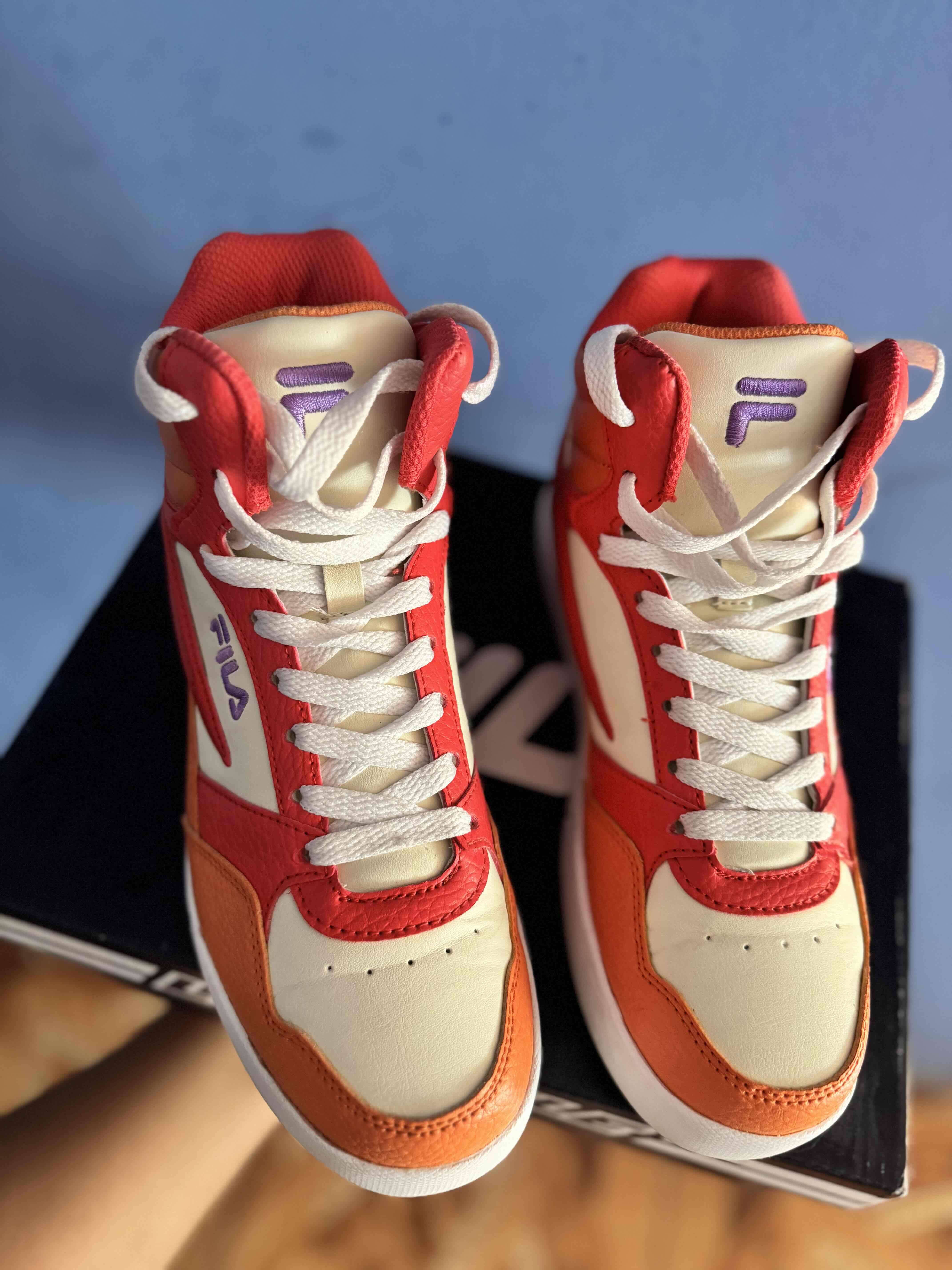 Zapatillas FILA rojas y naranjas - miniatura 2