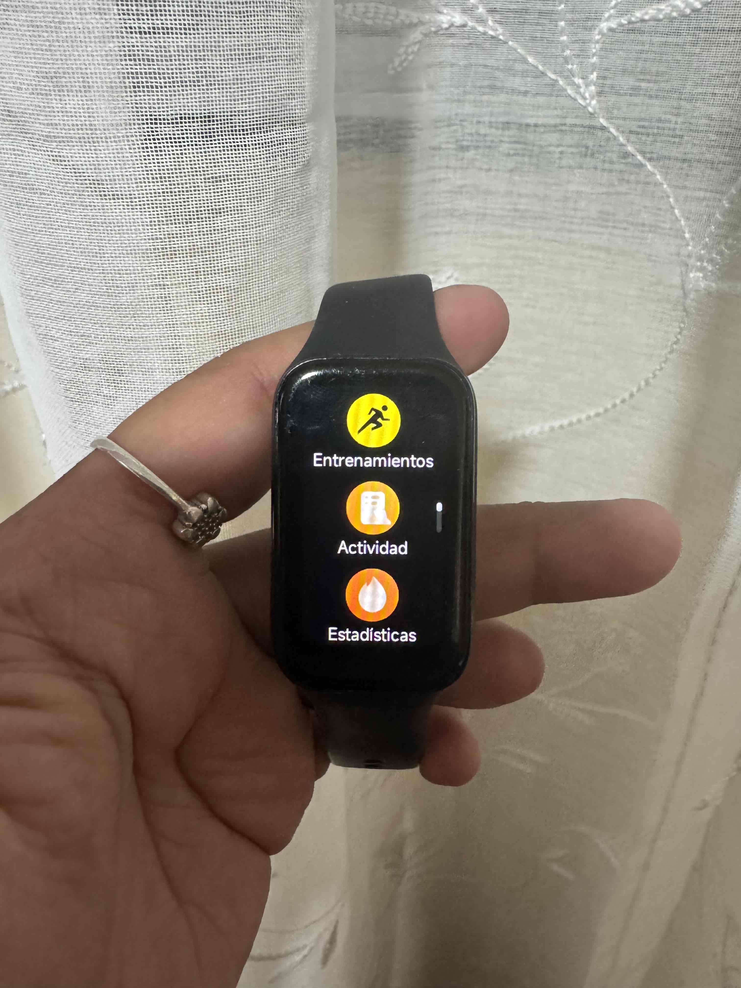 Smartwatch deportivo negro - miniatura 1