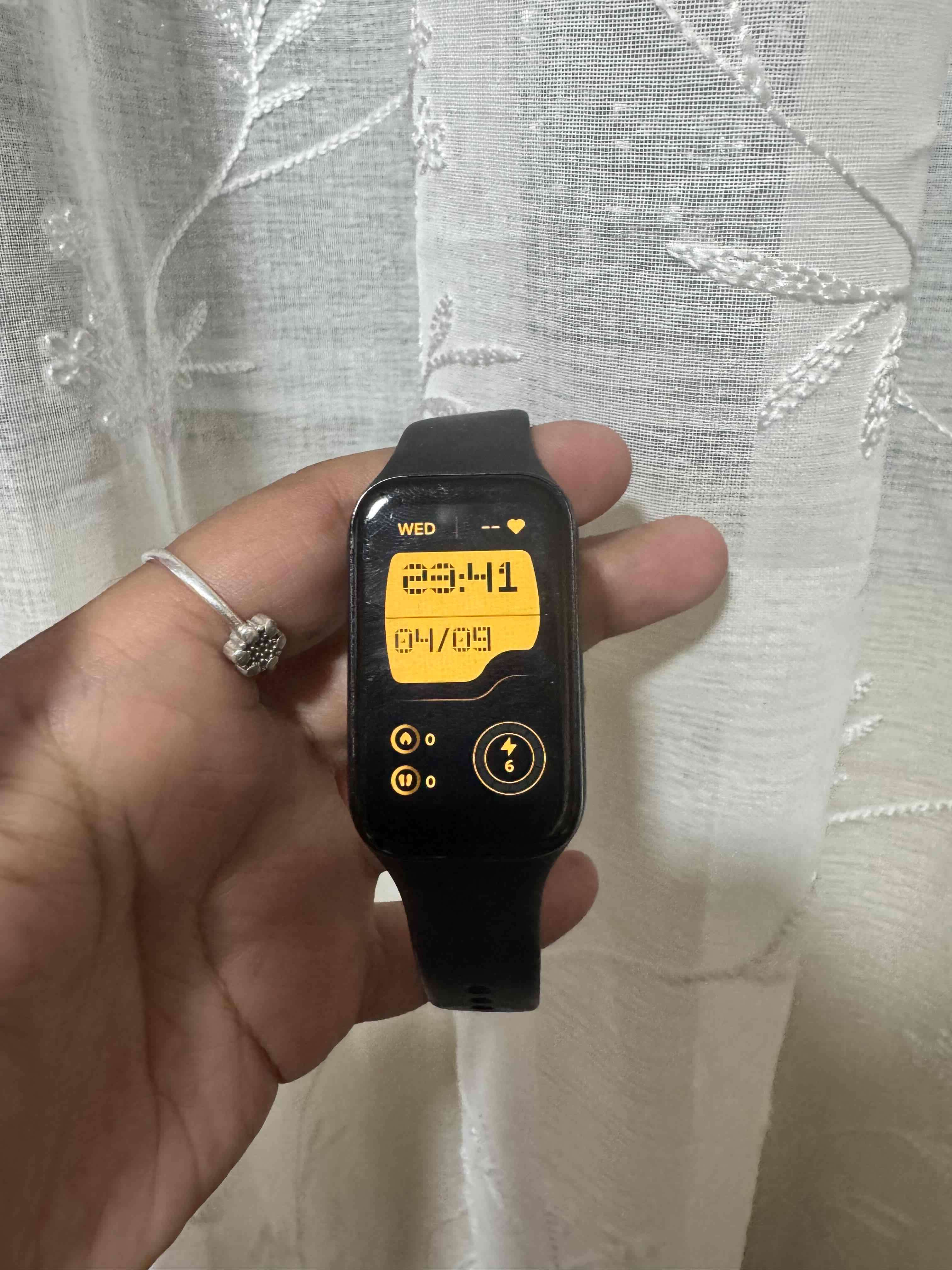 Smartwatch deportivo negro - miniatura 2