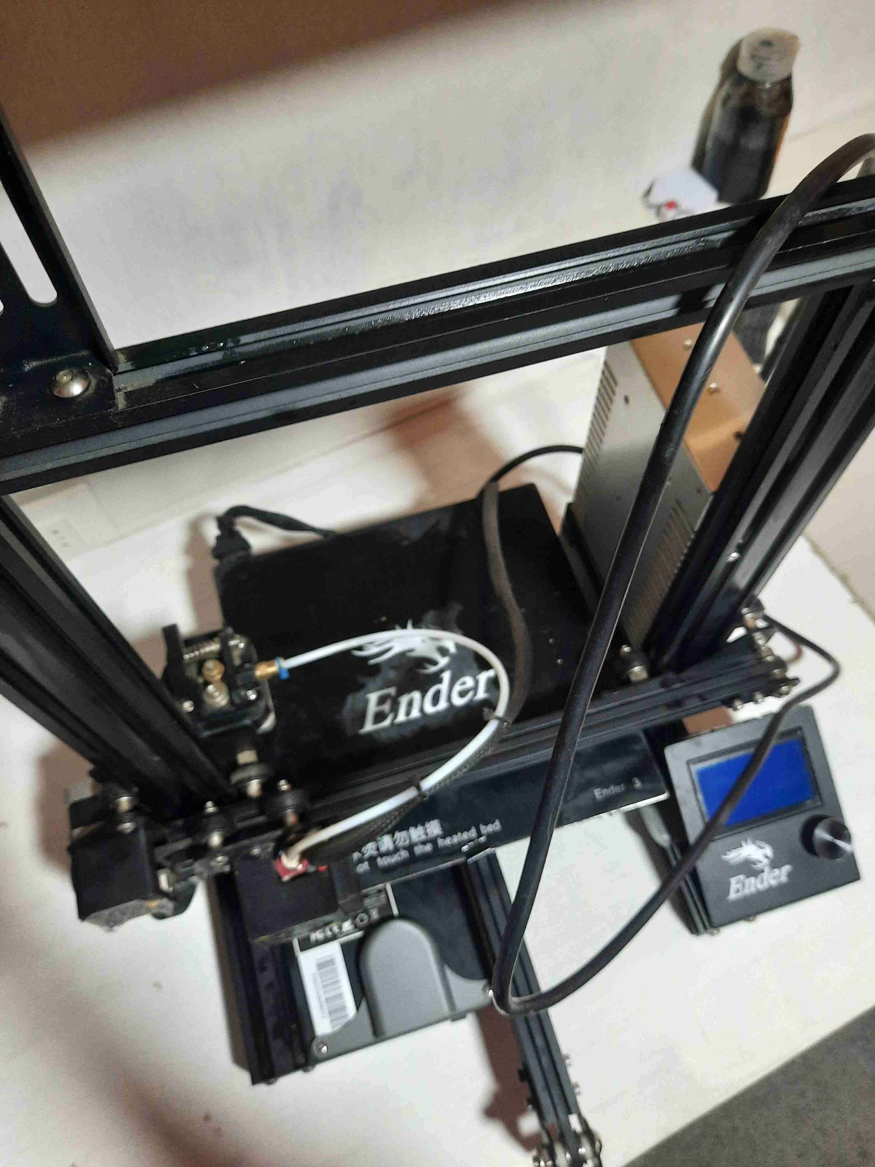 Impresora 3D Ender usada - miniatura 3