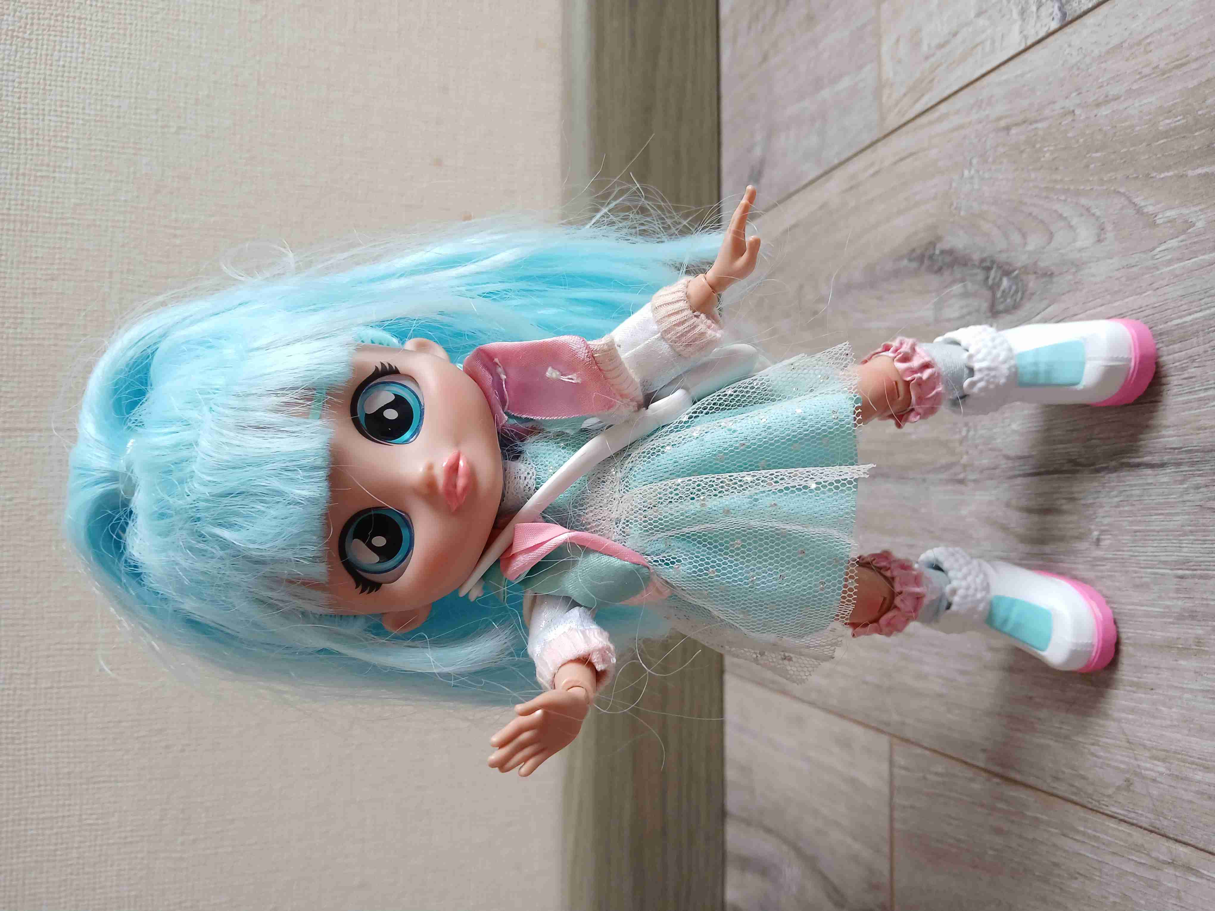 Muñeca Kristal con vestido - miniatura 2