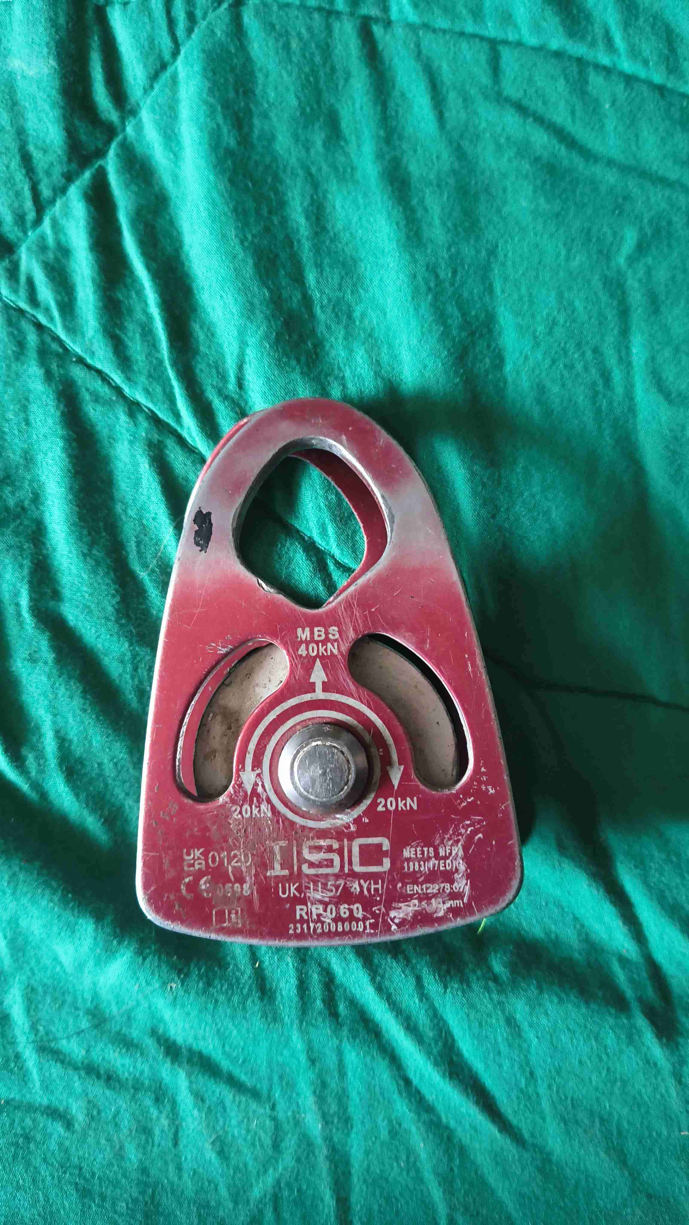 Equipo de escalada con mosquetones - miniatura 2