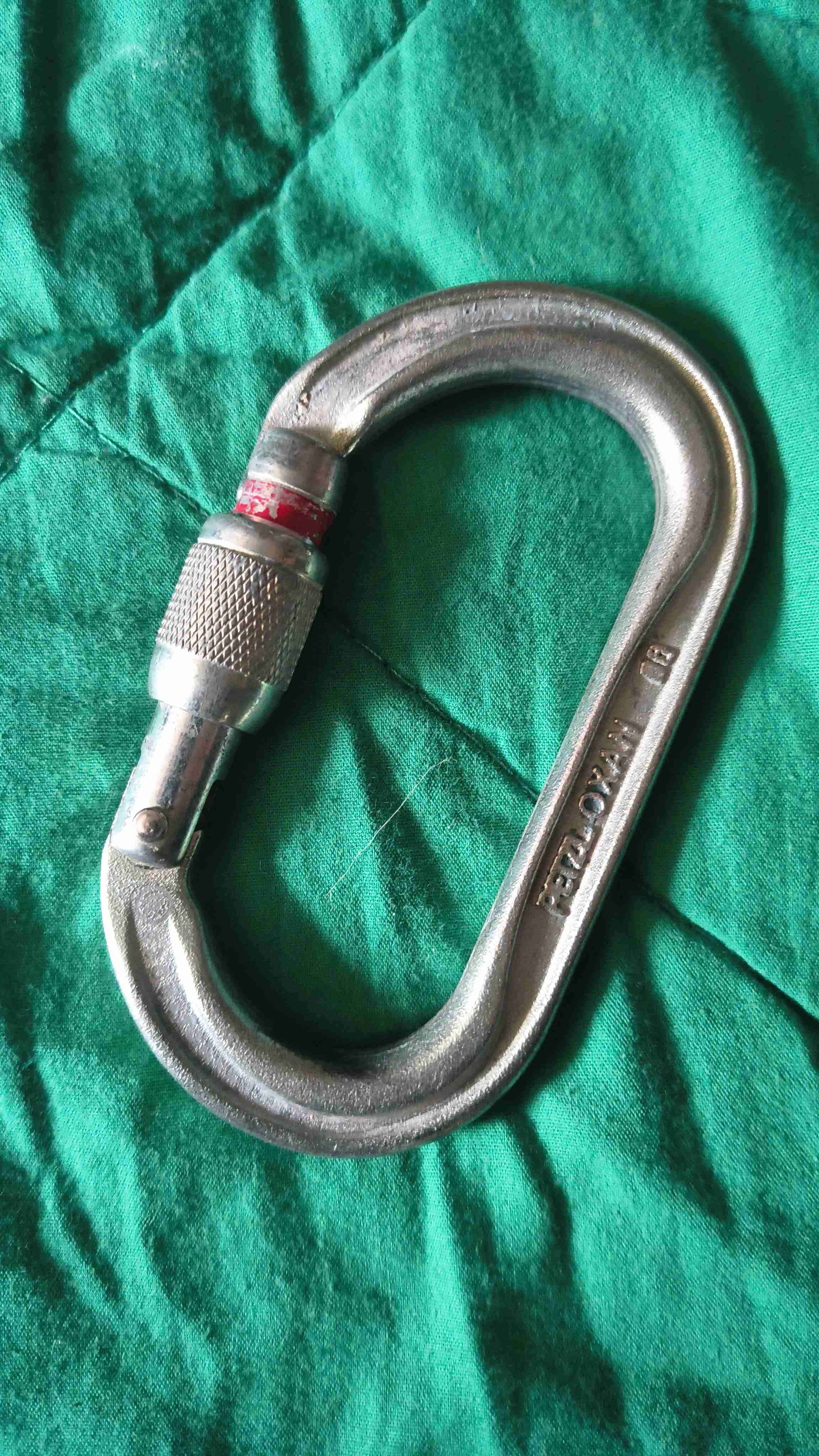 Equipo de escalada con mosquetones - miniatura 3