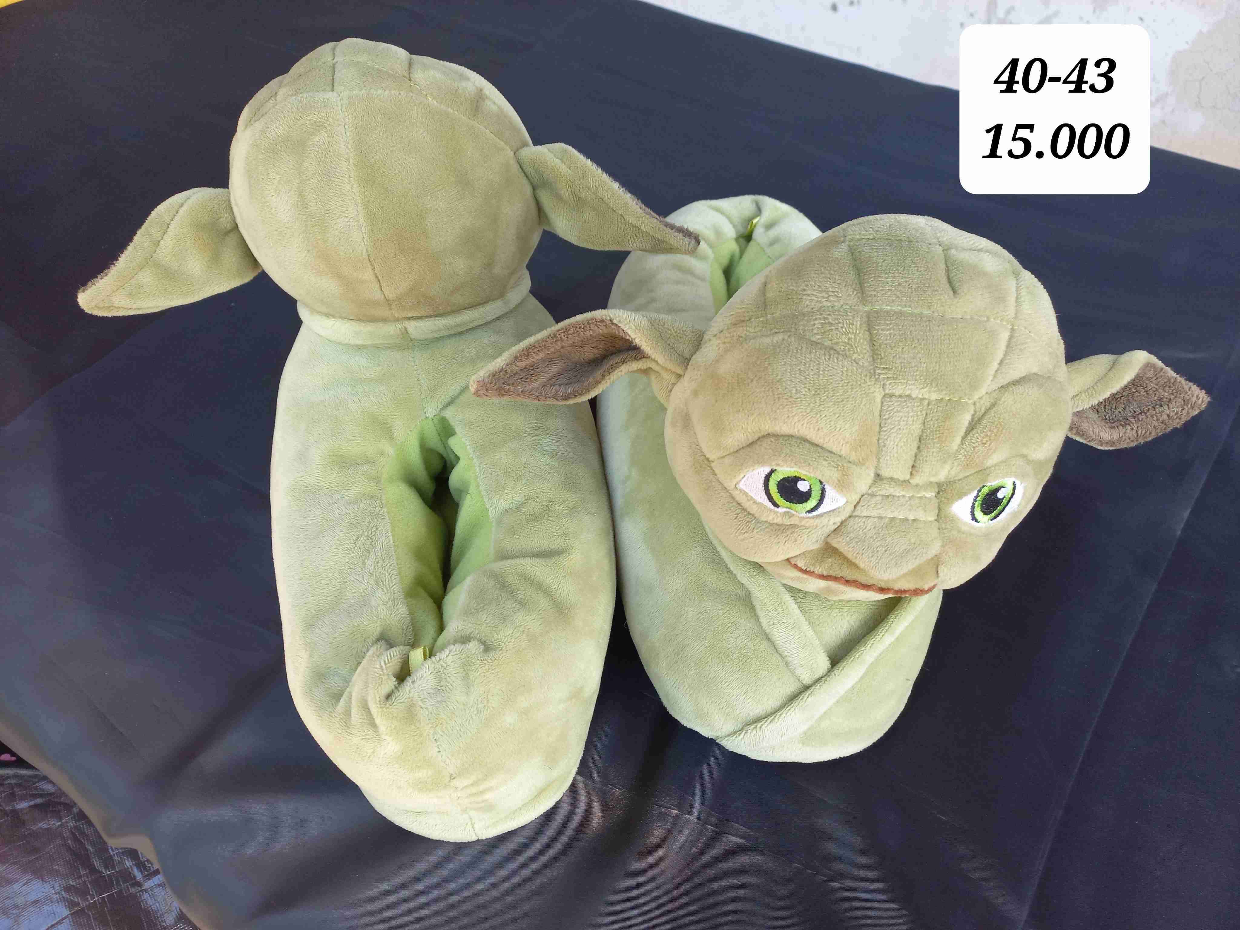 Pantuflas de peluche Yoda - miniatura 2