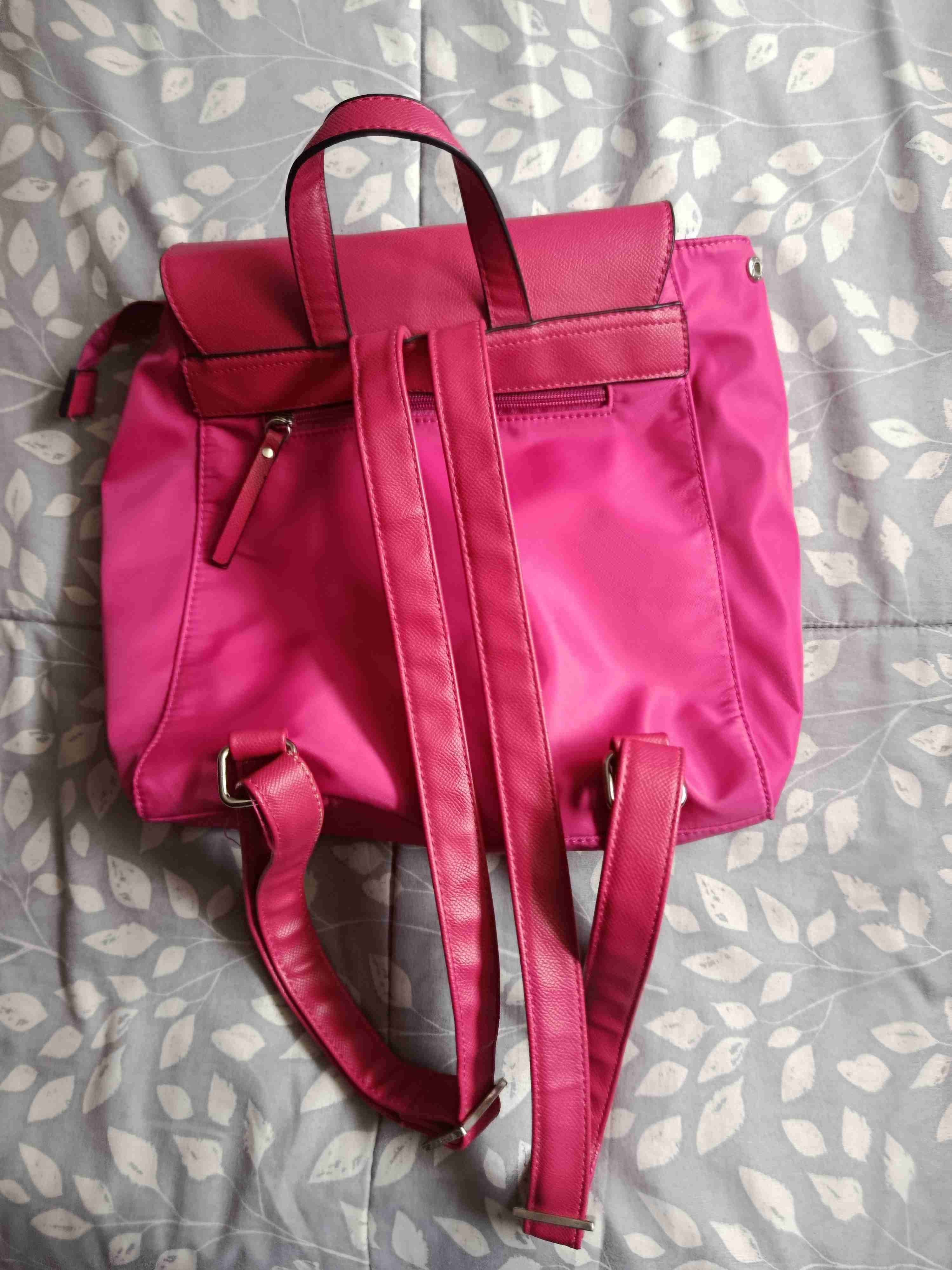 Mochila fucsia con bolsillos - miniatura 2