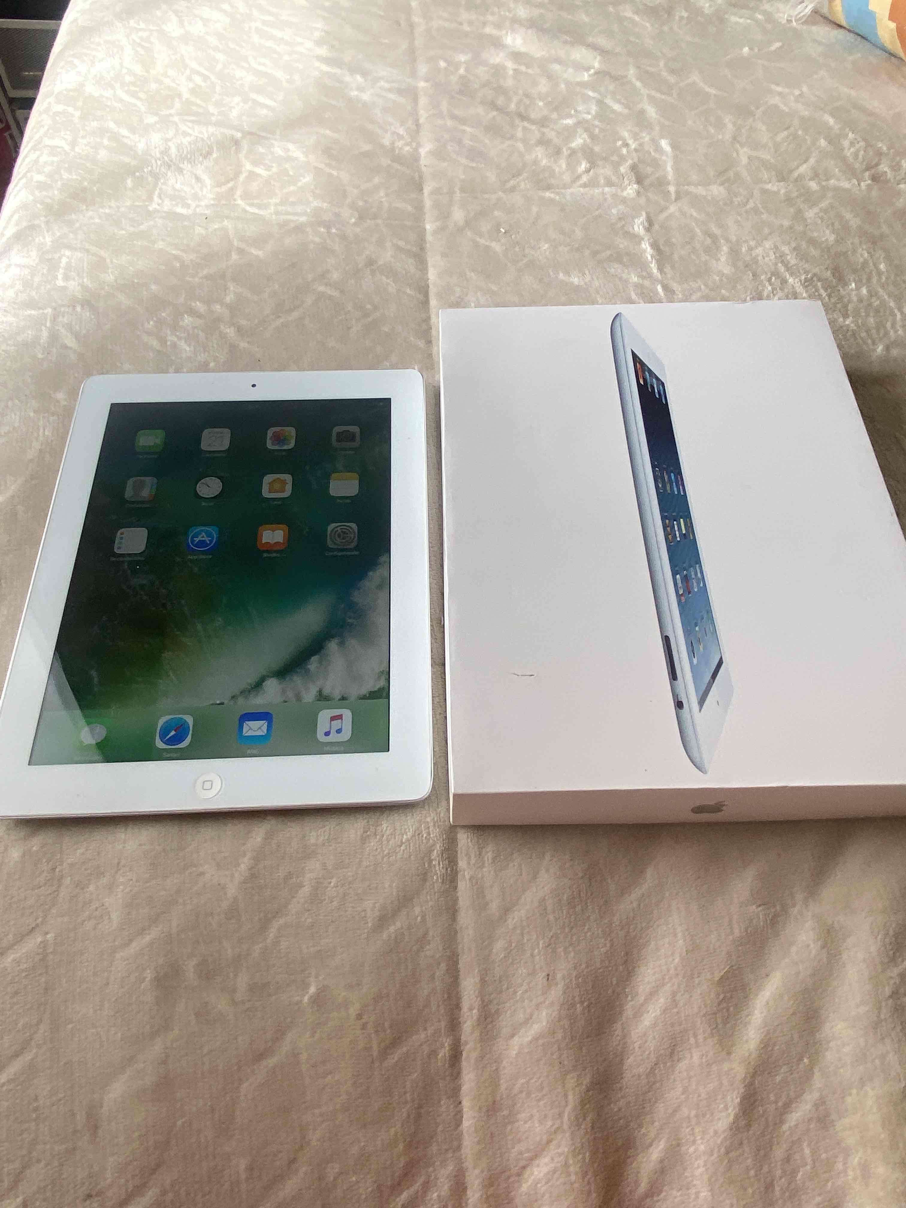 iPad blanco en buen estado - miniatura 2