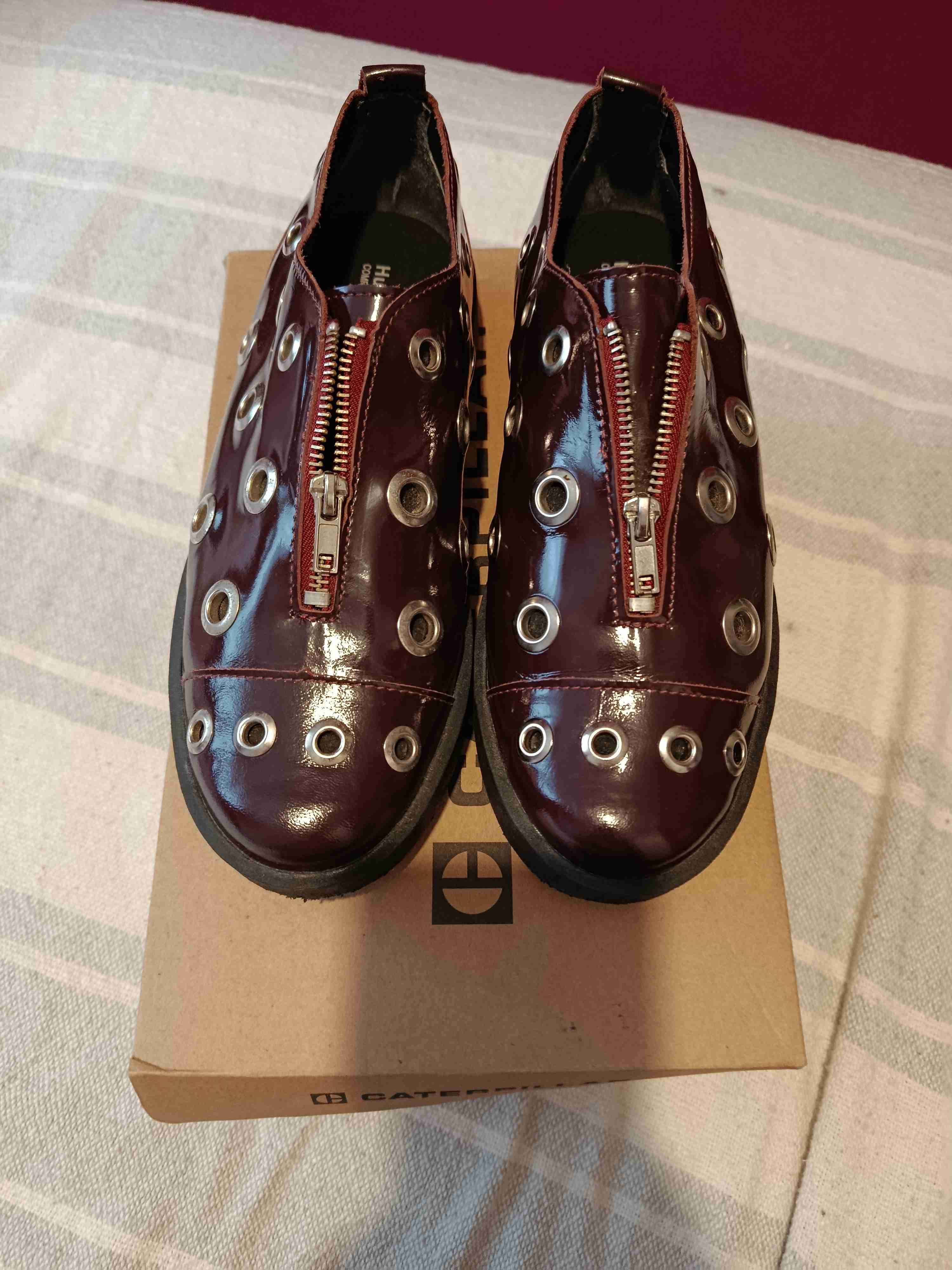 Zapatos burdeos con ojales - miniatura 2