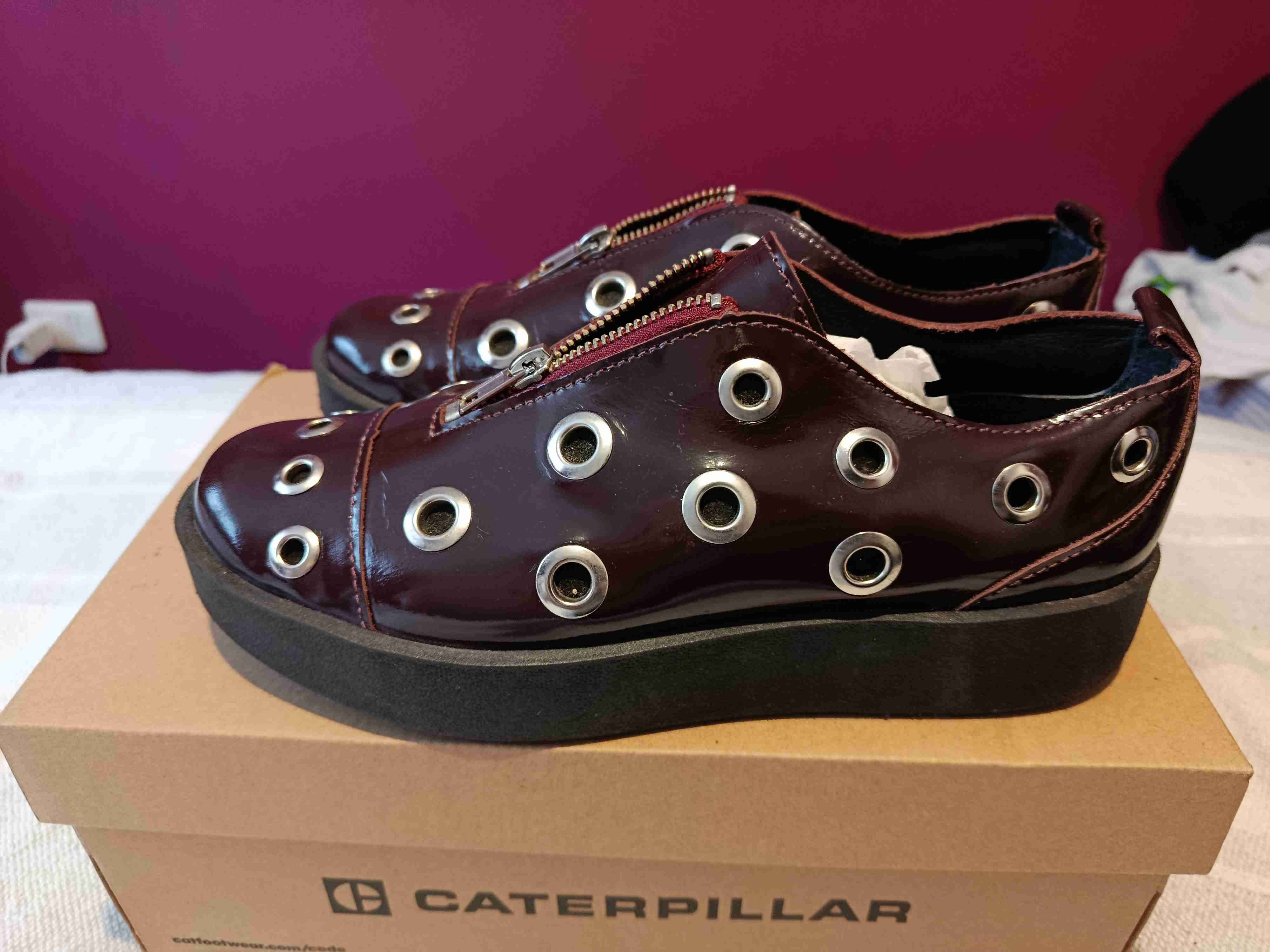 Zapatos burdeos con ojales - miniatura 3