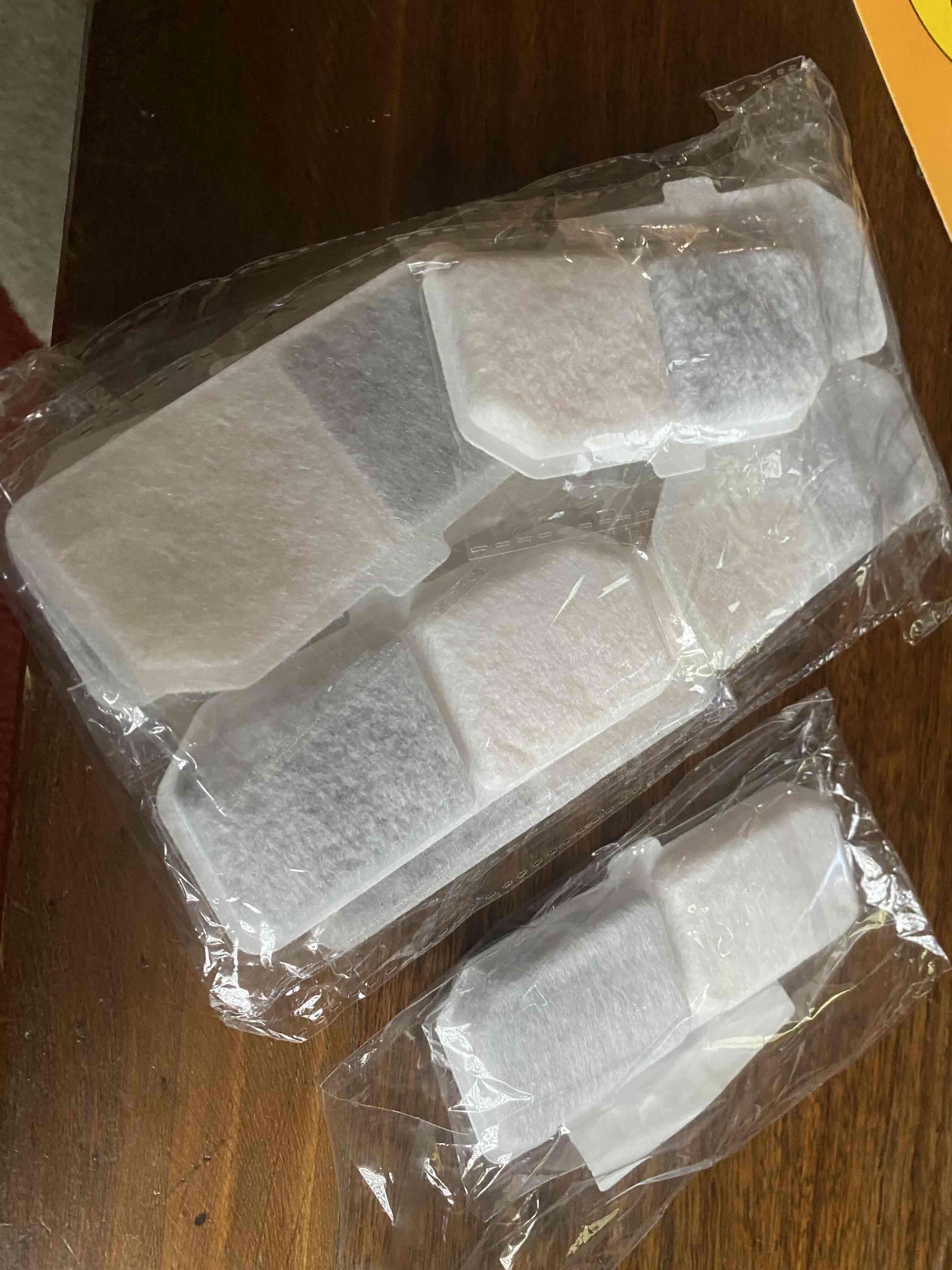 Bebedero de agua gatito + filtros - miniatura 3