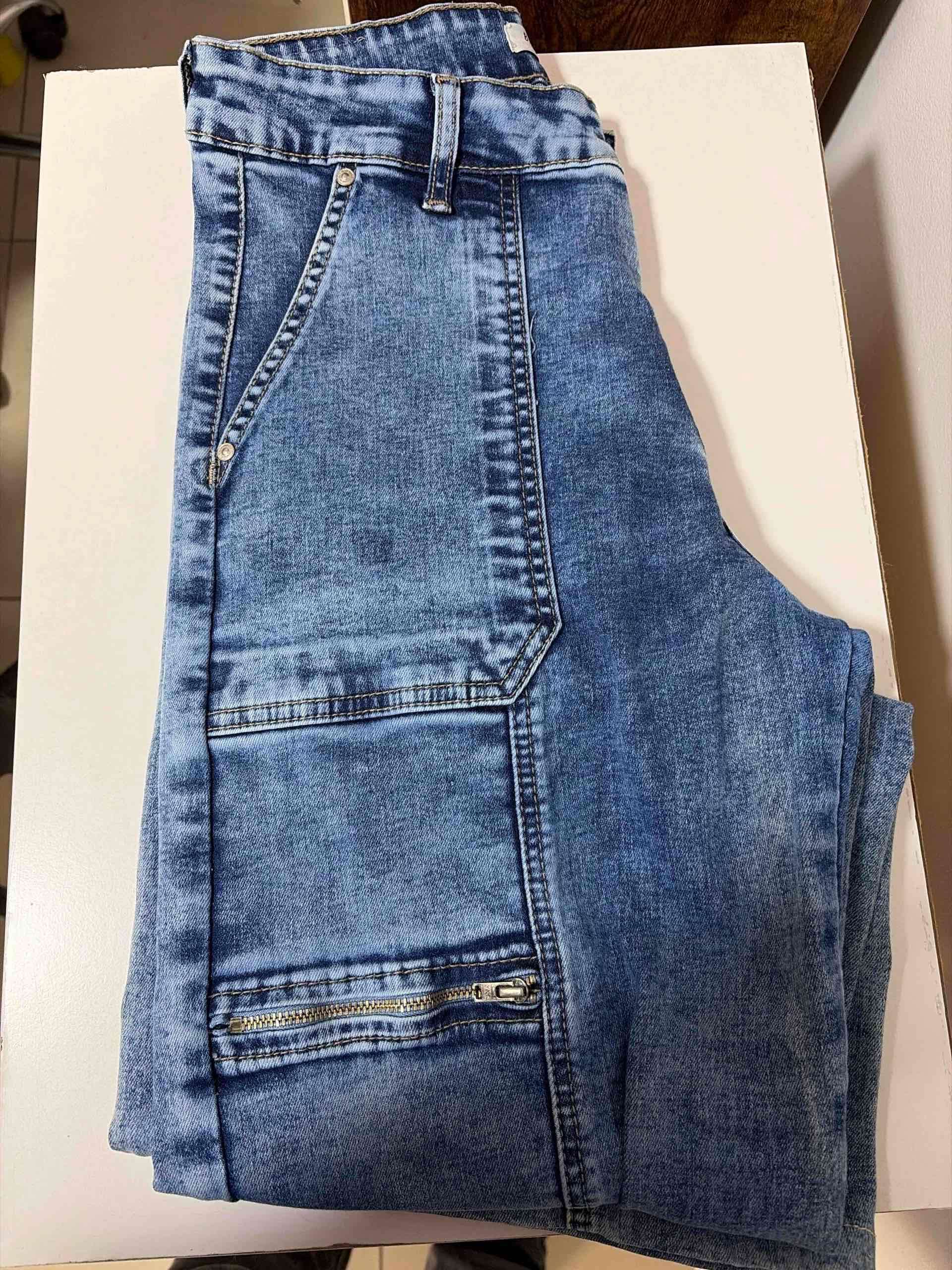 Jeans azul con bolsillos - miniatura 4
