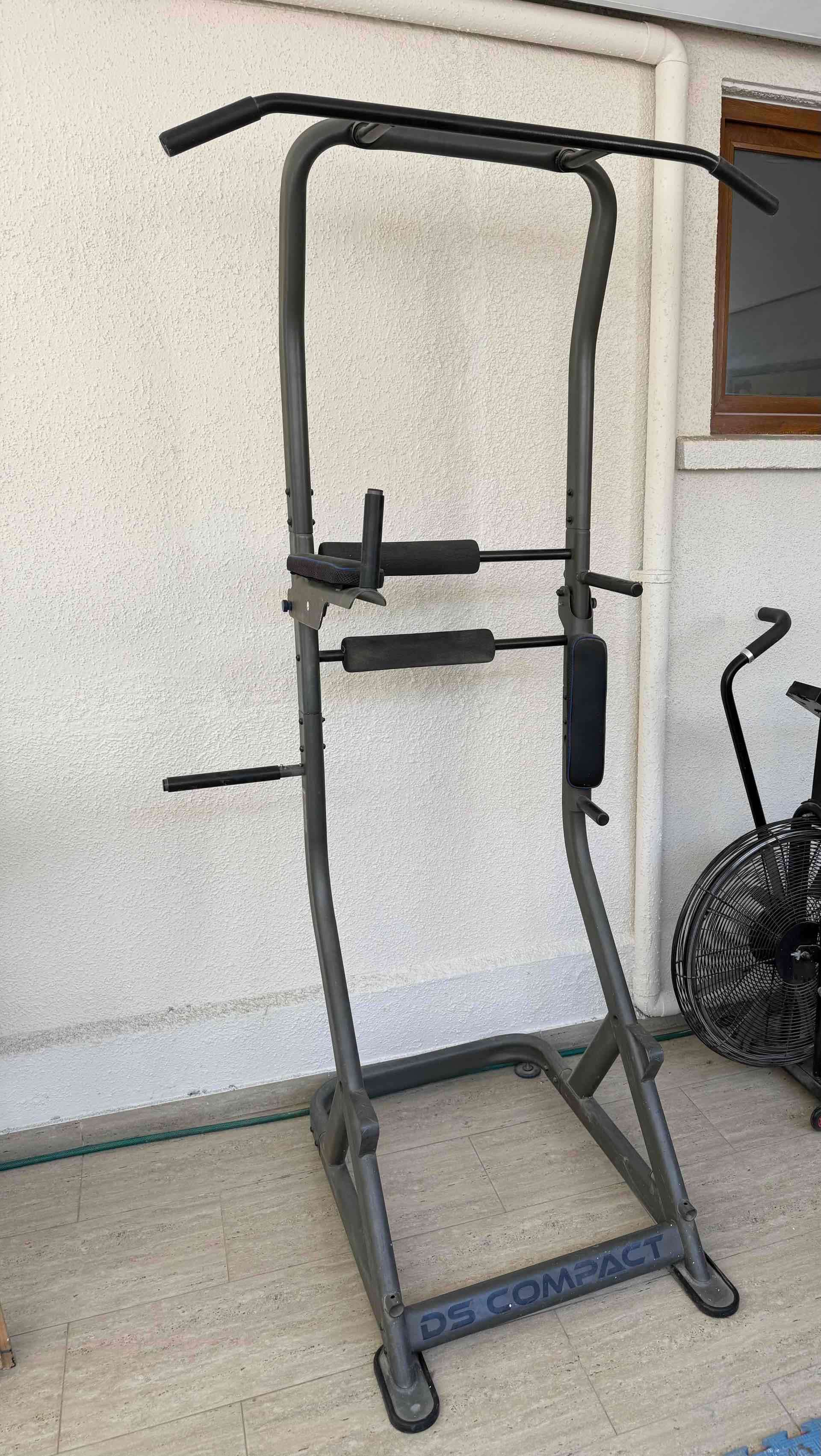 Estación de máquinas de brazos utilizando el cuerp - miniatura 1