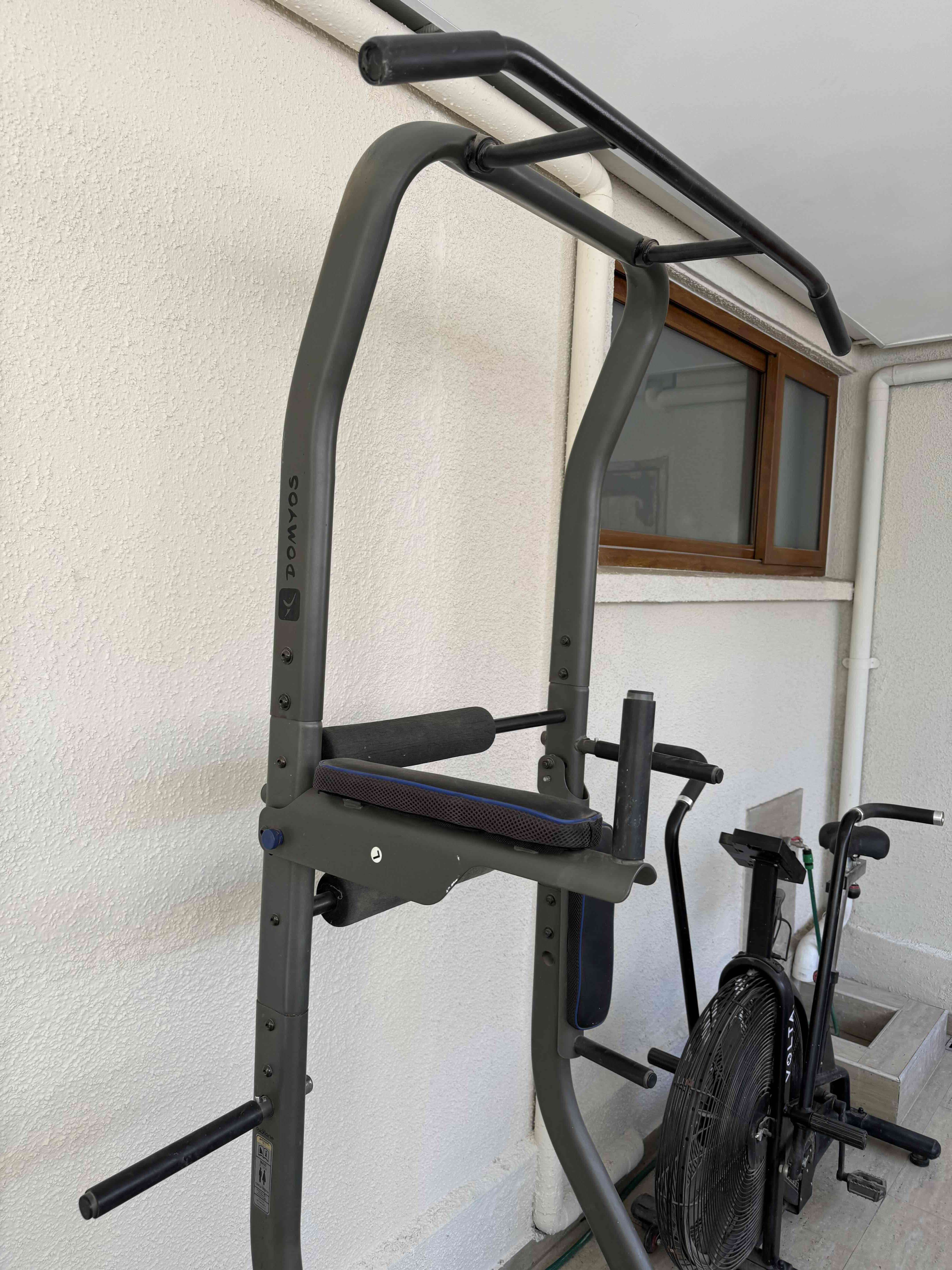 Estación de máquinas de brazos utilizando el cuerp - miniatura 2