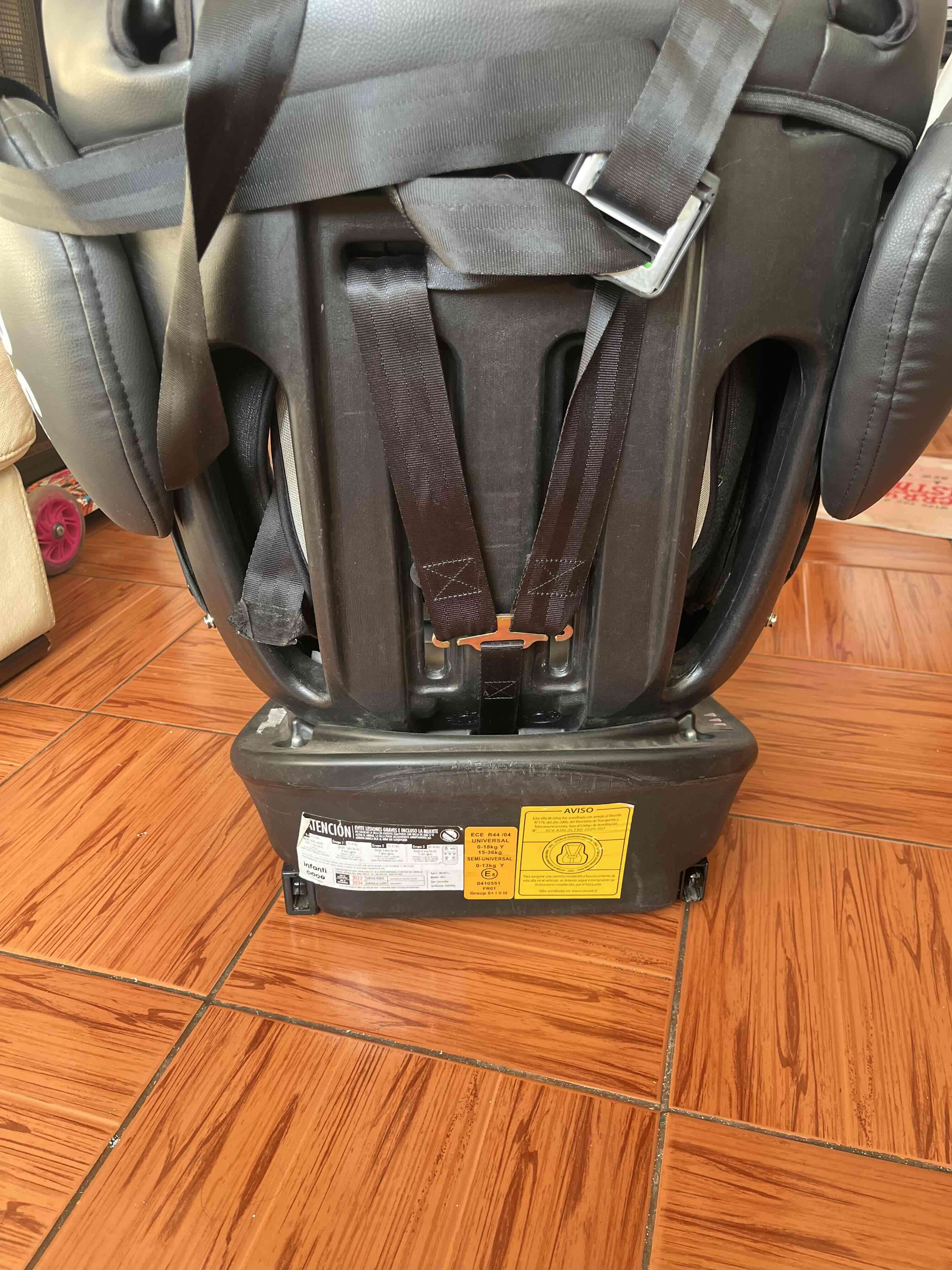 Silla de auto para bebé gris - miniatura 2