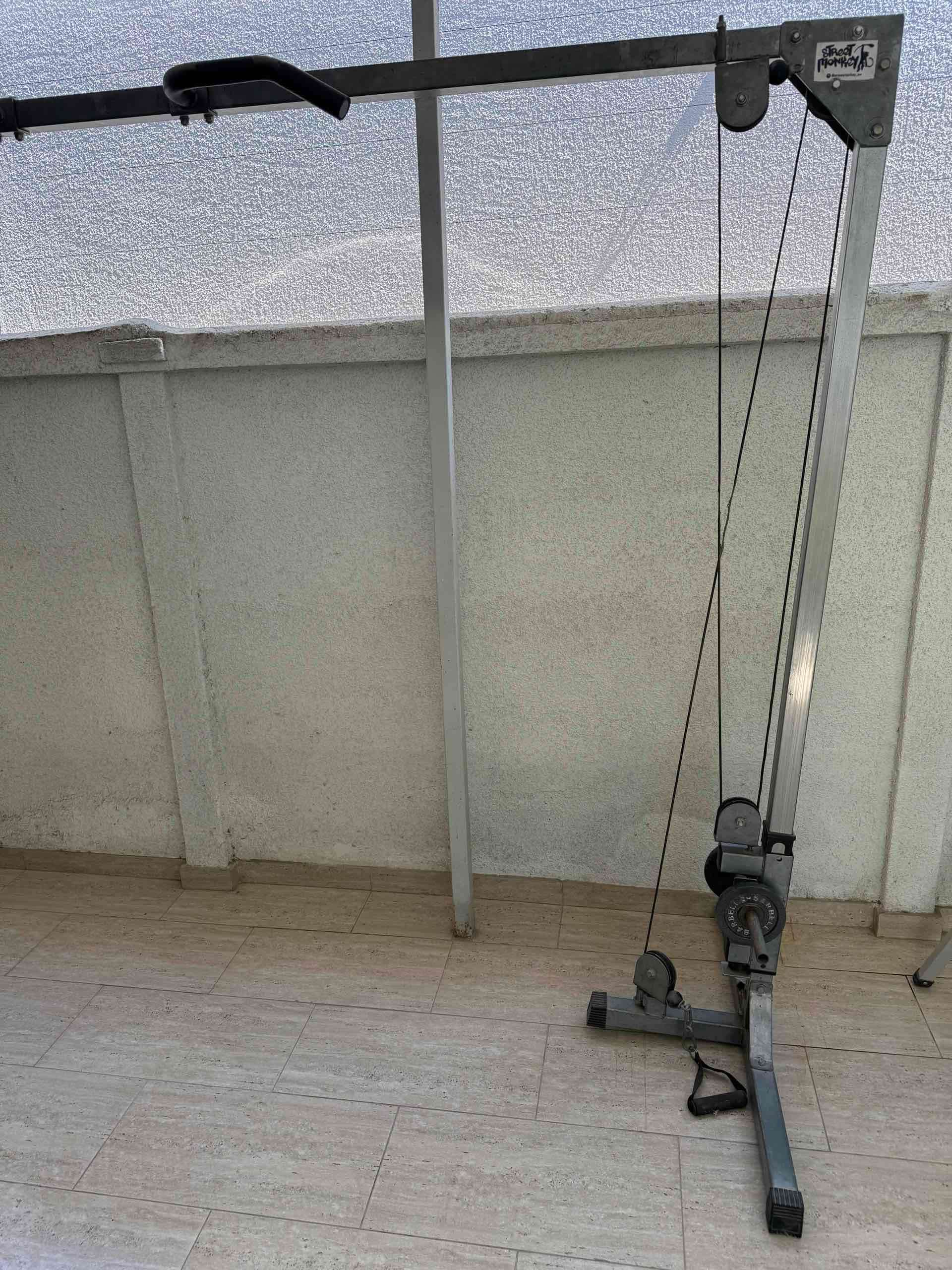 Máquina de ejercicios multifunción con poleas - miniatura 2