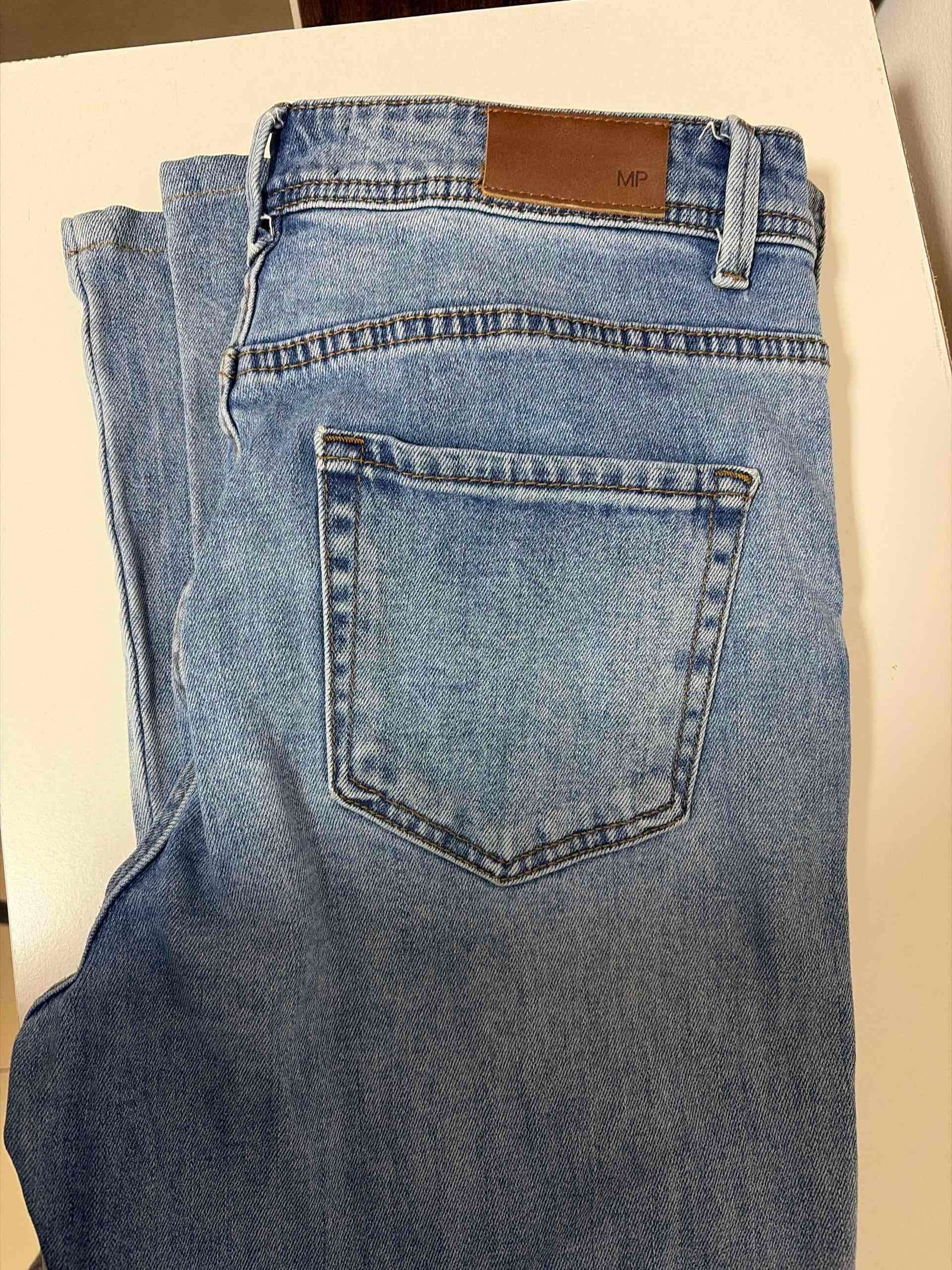 Jeans azul claro clásicos - miniatura 2