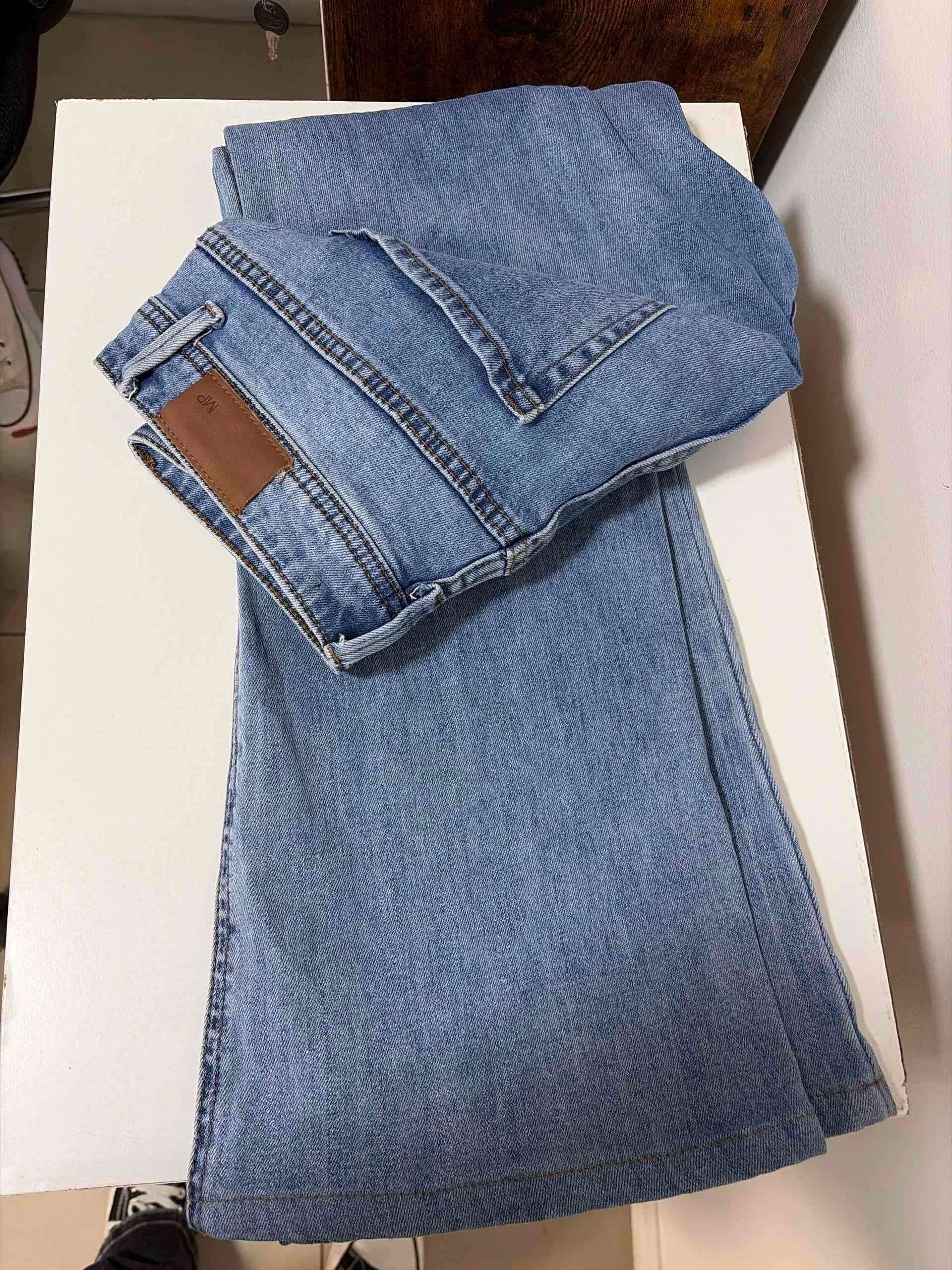 Jeans azul claro clásicos - miniatura 3