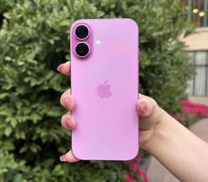 iPhone 16 plus rosa en buen estado - miniatura 1
