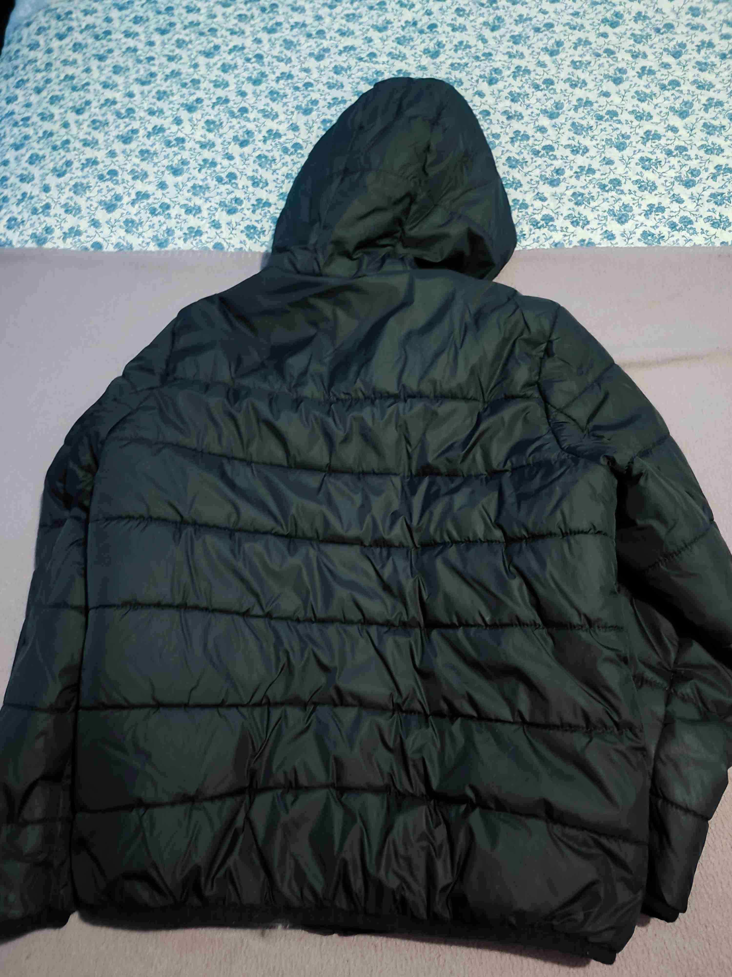 Chaqueta acolchada negra con capucha maui - miniatura 2