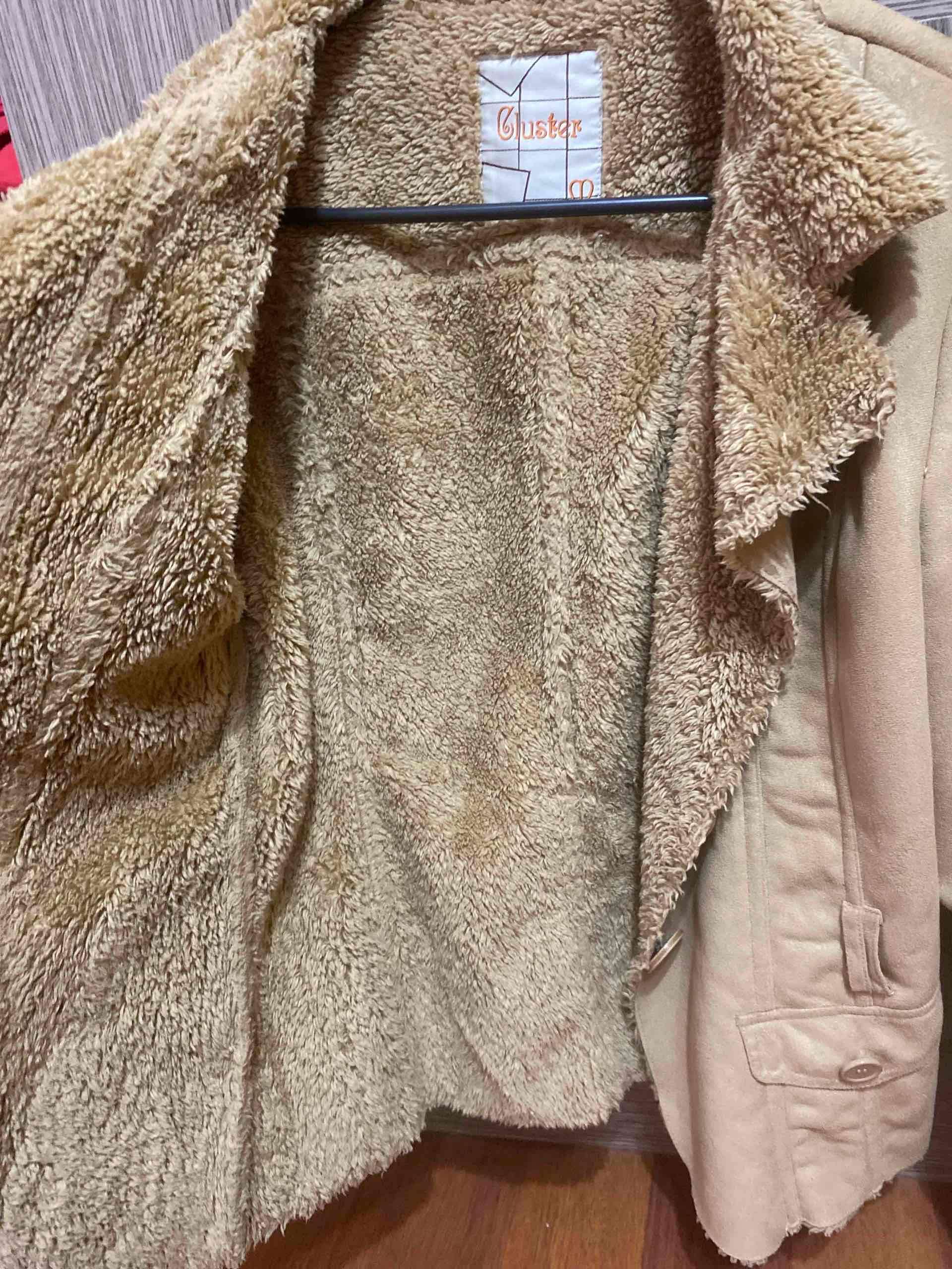 Abrigo beige con interior de peluche - miniatura 4