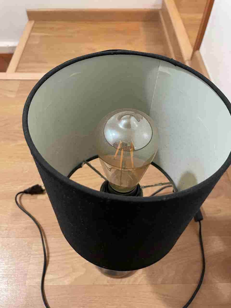 Lámpara de mesa negra vintage - miniatura 2