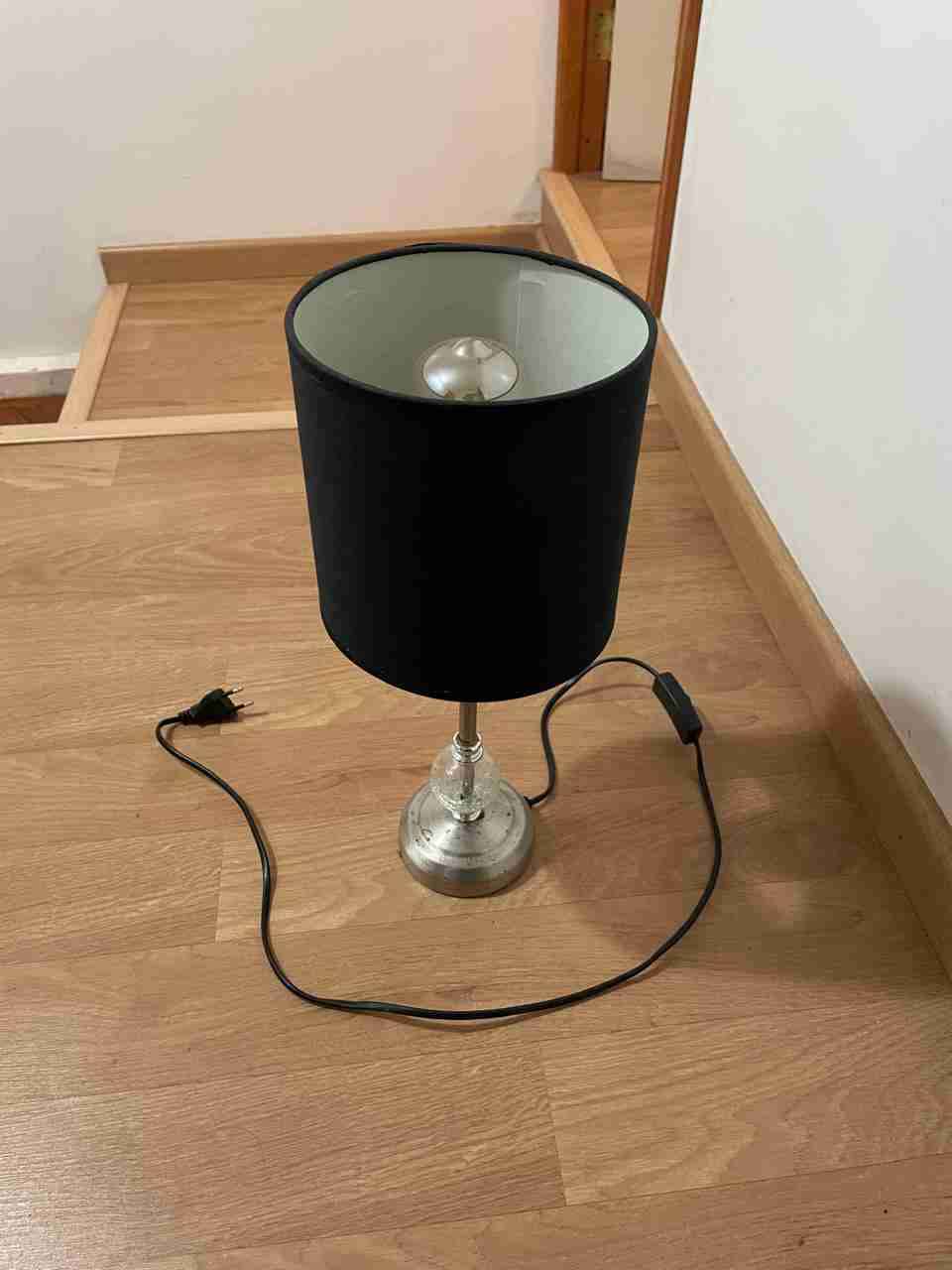 Lámpara de mesa negra vintage - miniatura 3
