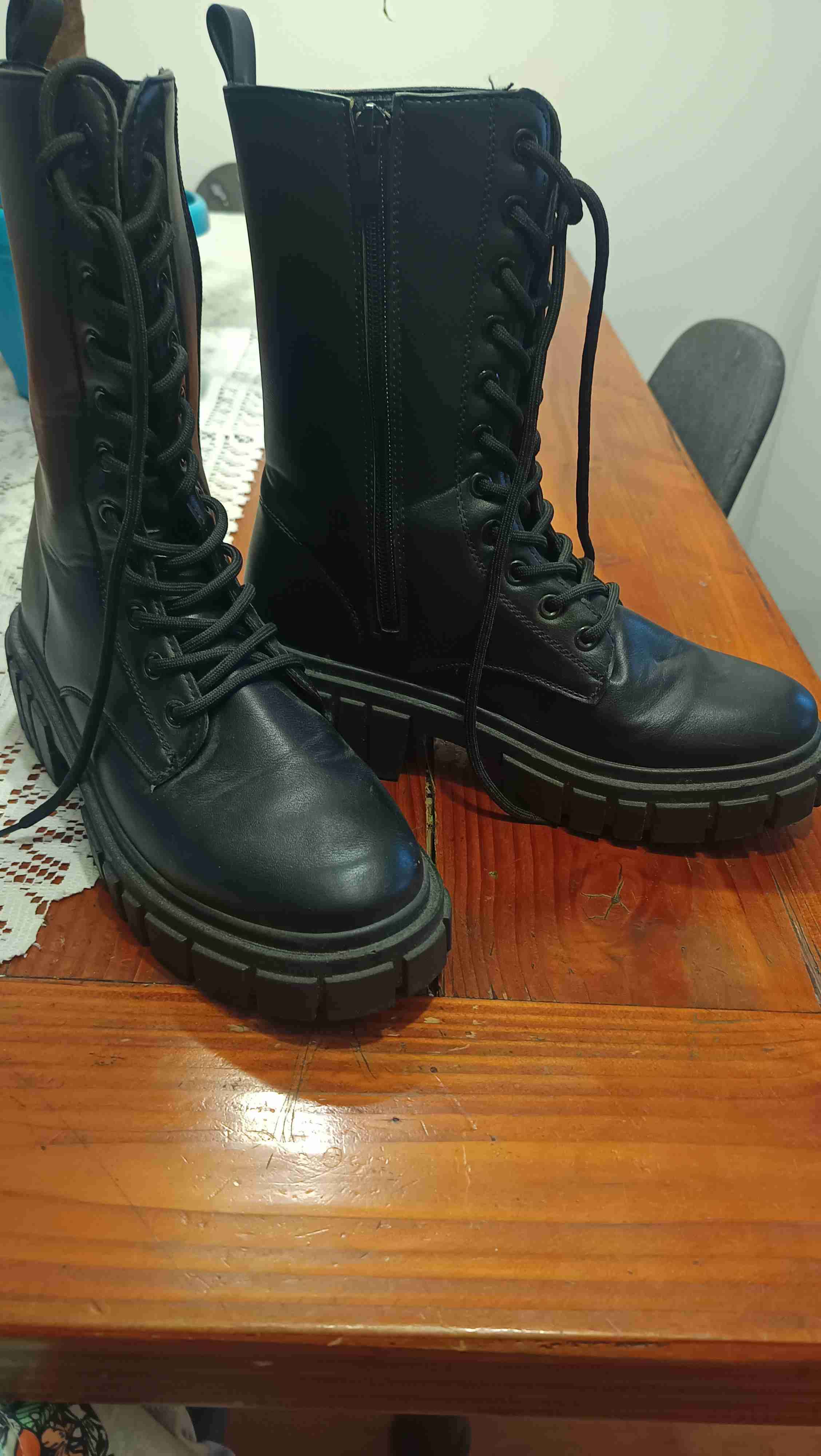 Botas negras de cuero - miniatura 2