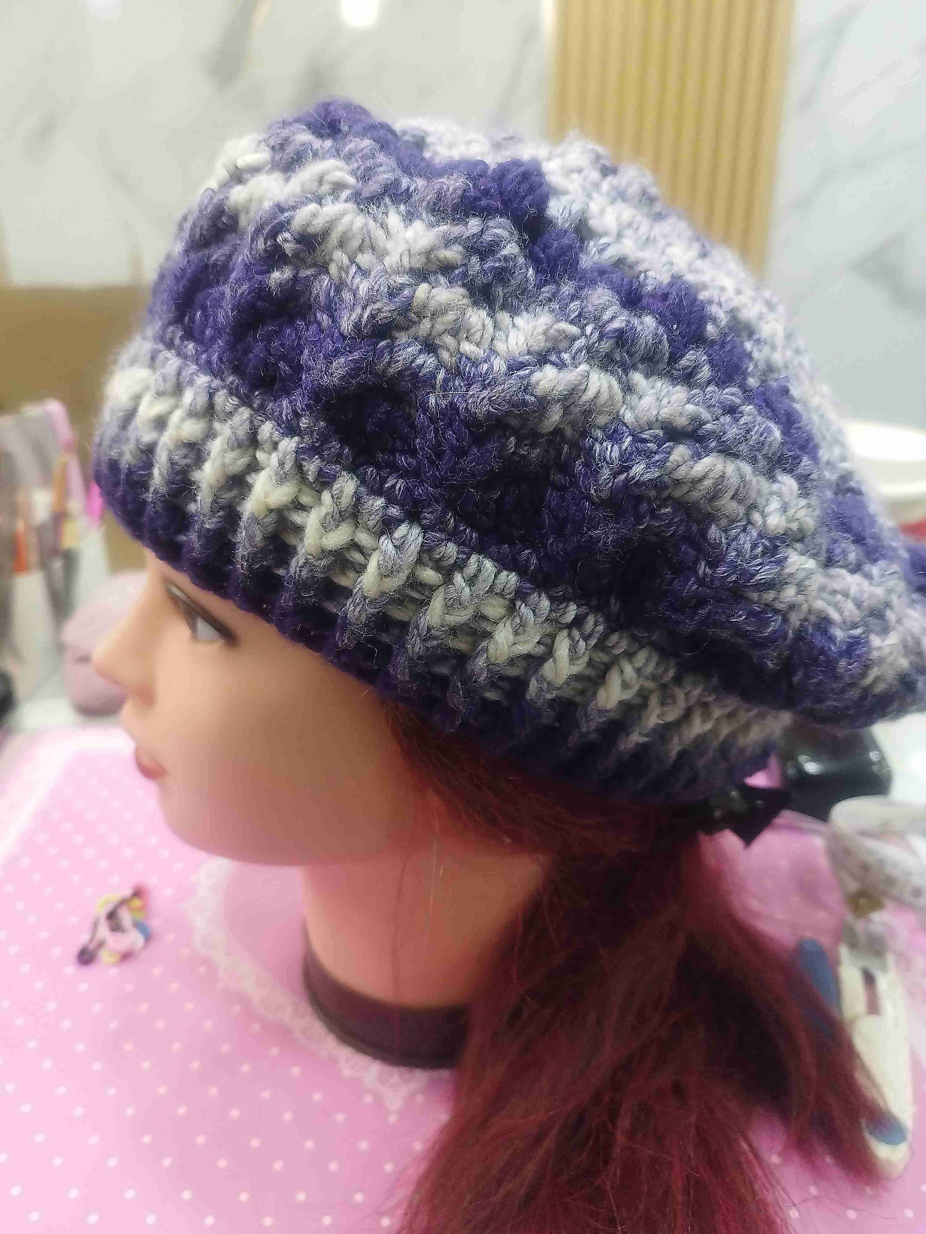 Boina de crochet morada - miniatura 3